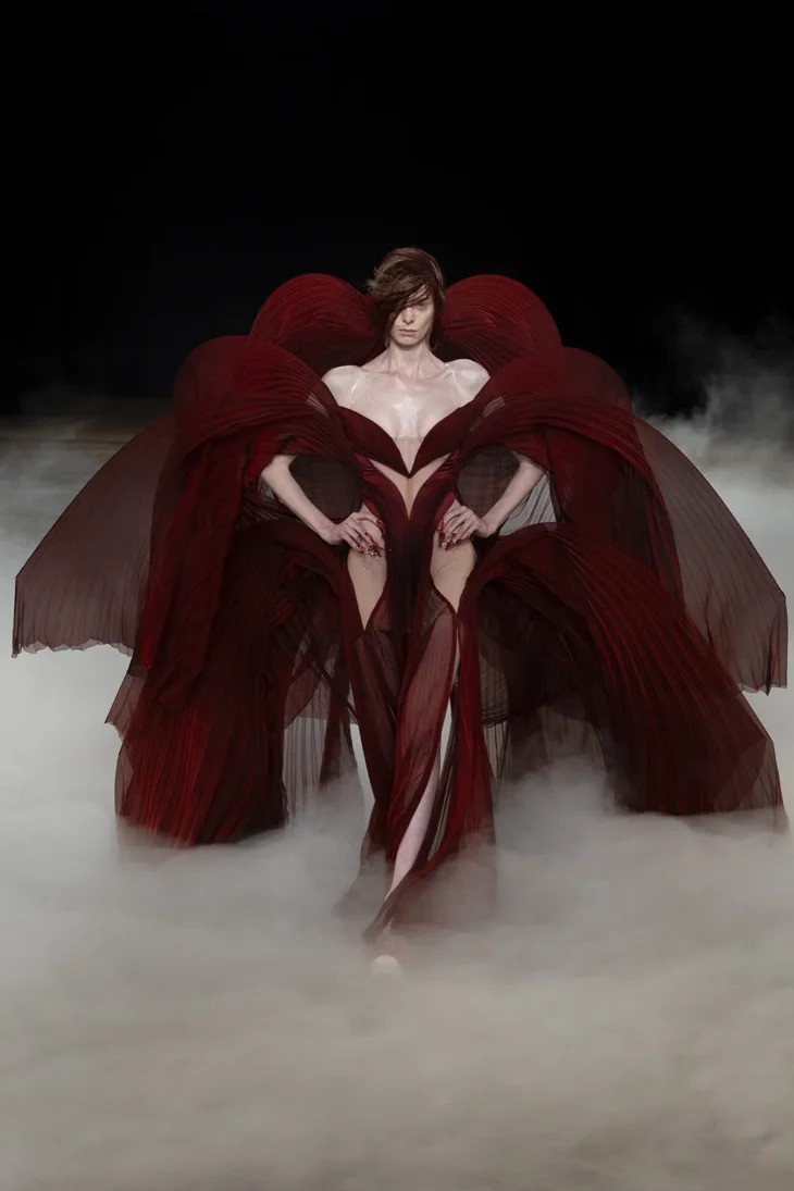 Hinh anh Iris van Herpen Haute Couture FW26: Dư chấn của những vì sao 1