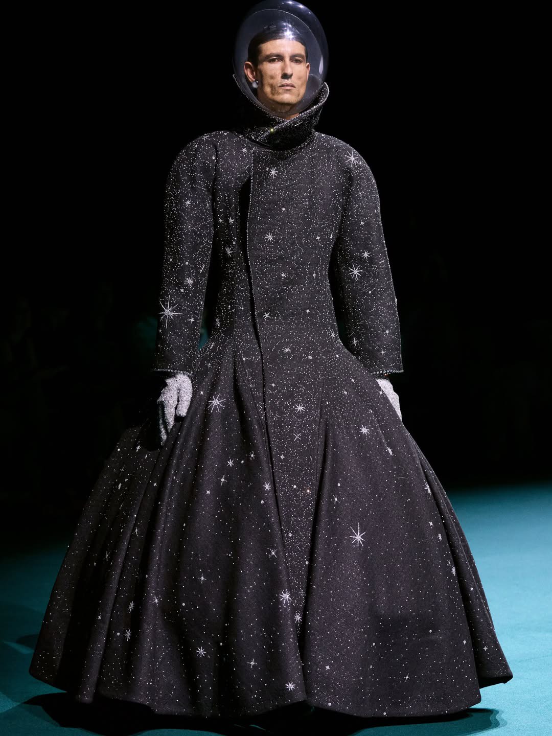 Hinh anh Robert Wun đưa “đứa trẻ bên trong” lên sàn diễn Haute Couture F/W 2026 10