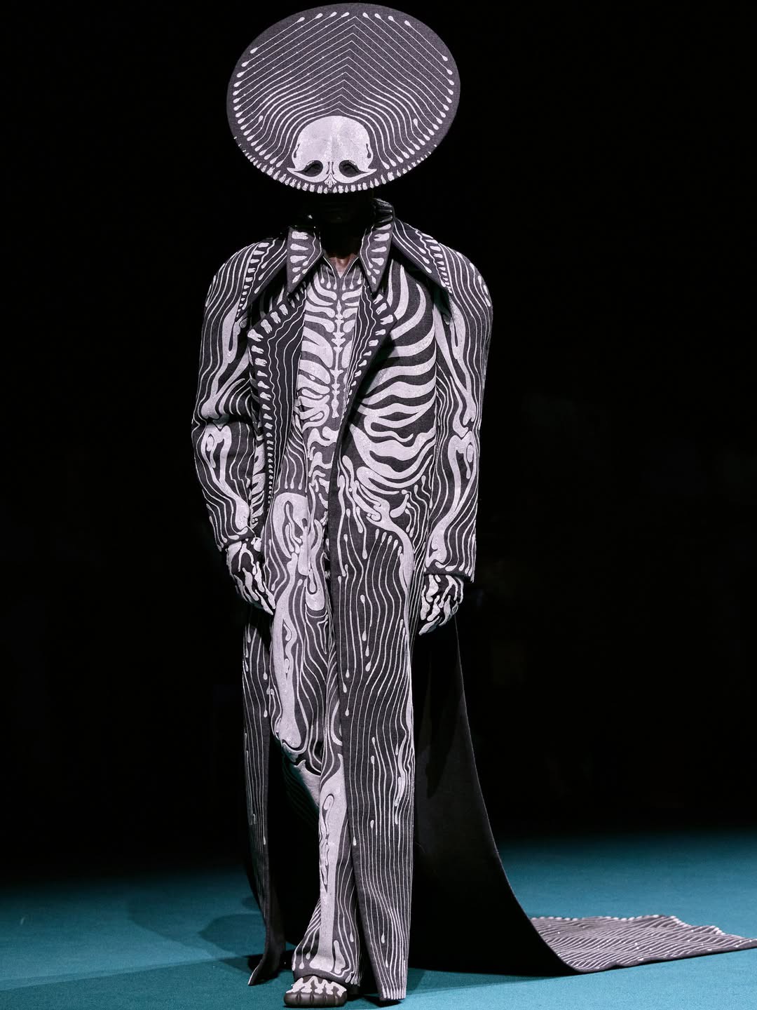 Hinh anh Robert Wun đưa “đứa trẻ bên trong” lên sàn diễn Haute Couture F/W 2026 16