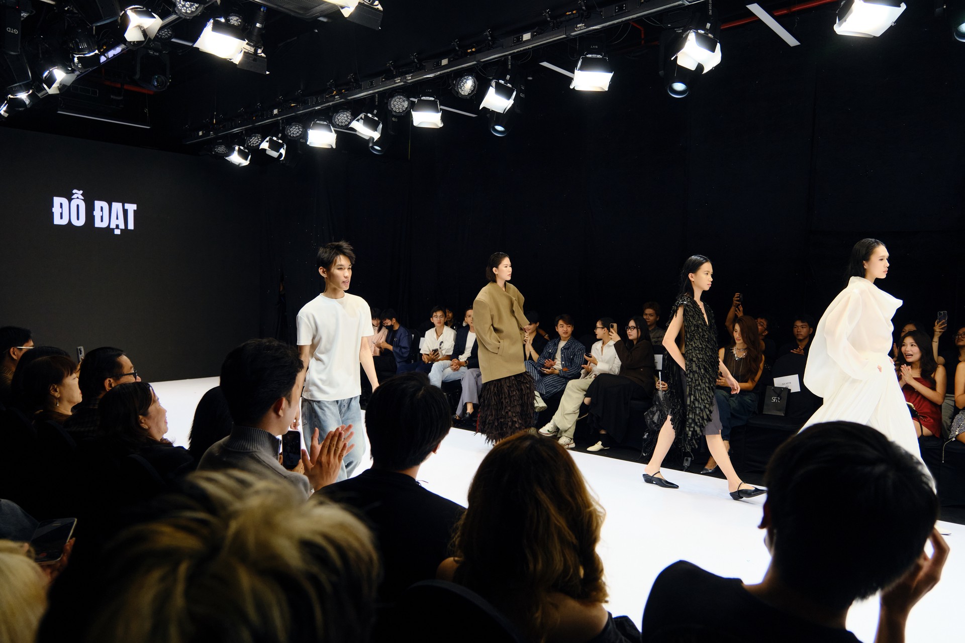 Hinh anh Saigon Fashion Runway: Dấu ấn mùa đầu tiên 45