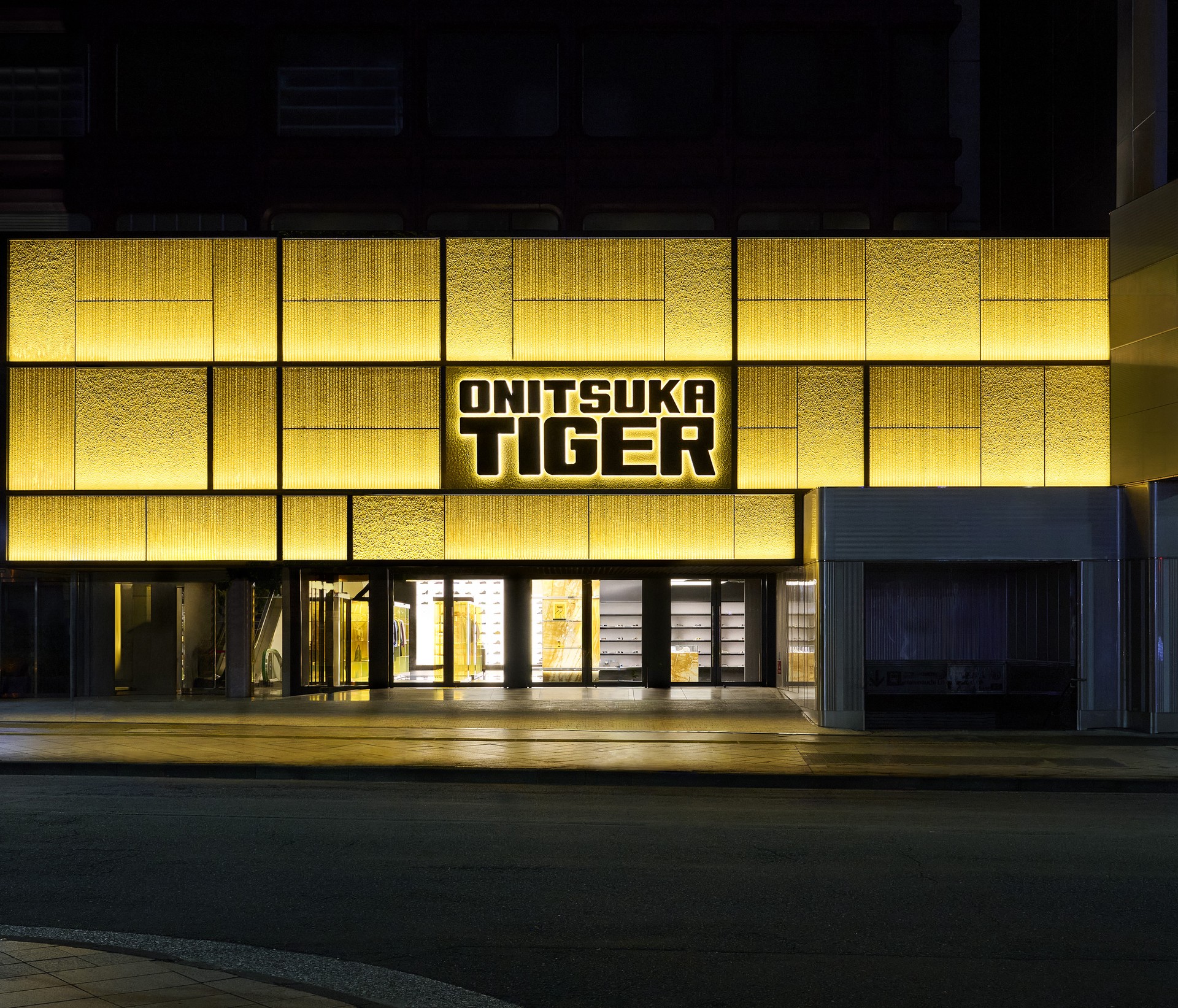 Hinh anh Onitsuka Tiger đánh dấu cột mốc mới với flagship lớn nhất thế giới tại Shinjuku 1