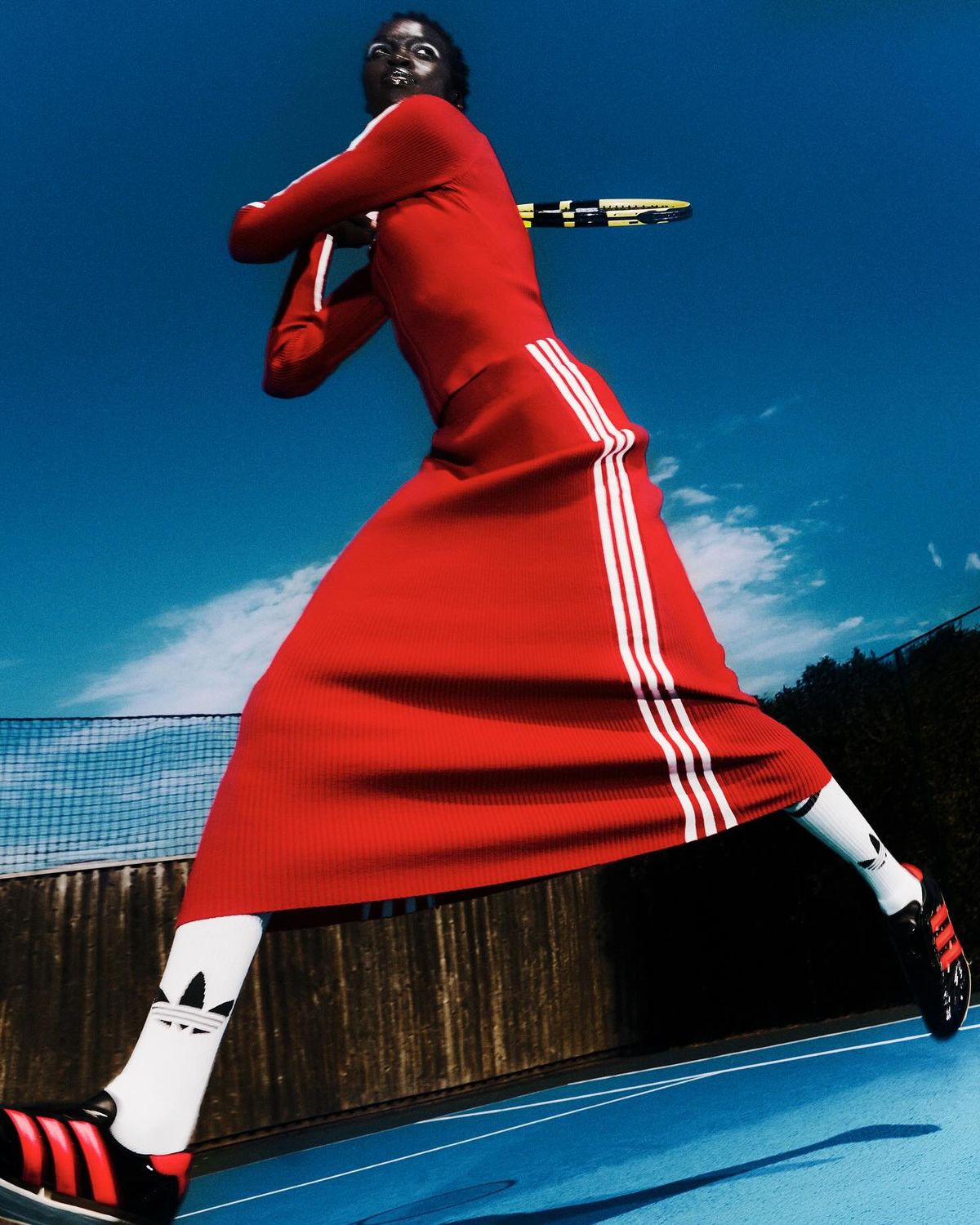 Hinh anh Đổi bối cảnh, lướt sóng, bóng rổ và tennis đang là “nỗi ám ảnh” mới của thời trang 24