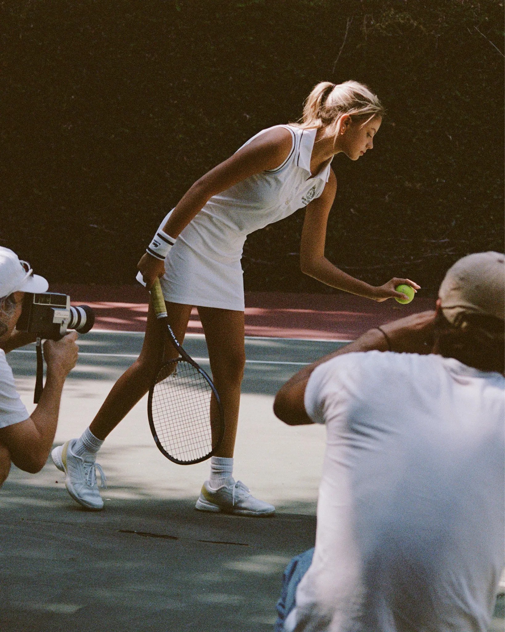 Hinh anh Đổi bối cảnh, lướt sóng, bóng rổ và tennis đang là “nỗi ám ảnh” mới của thời trang 1