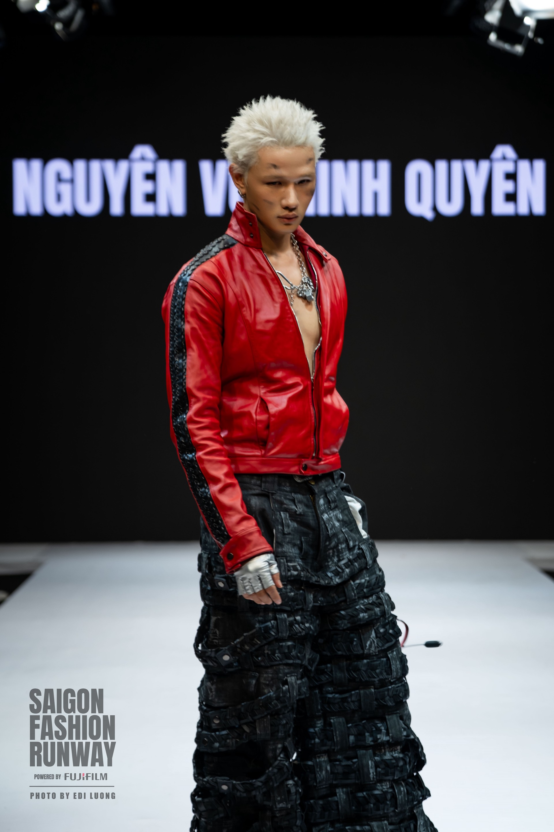 Hinh anh Bản sắc Việt họa nét đương đại trong VLU COLLECTIVE: K28TT UNFOLD 33