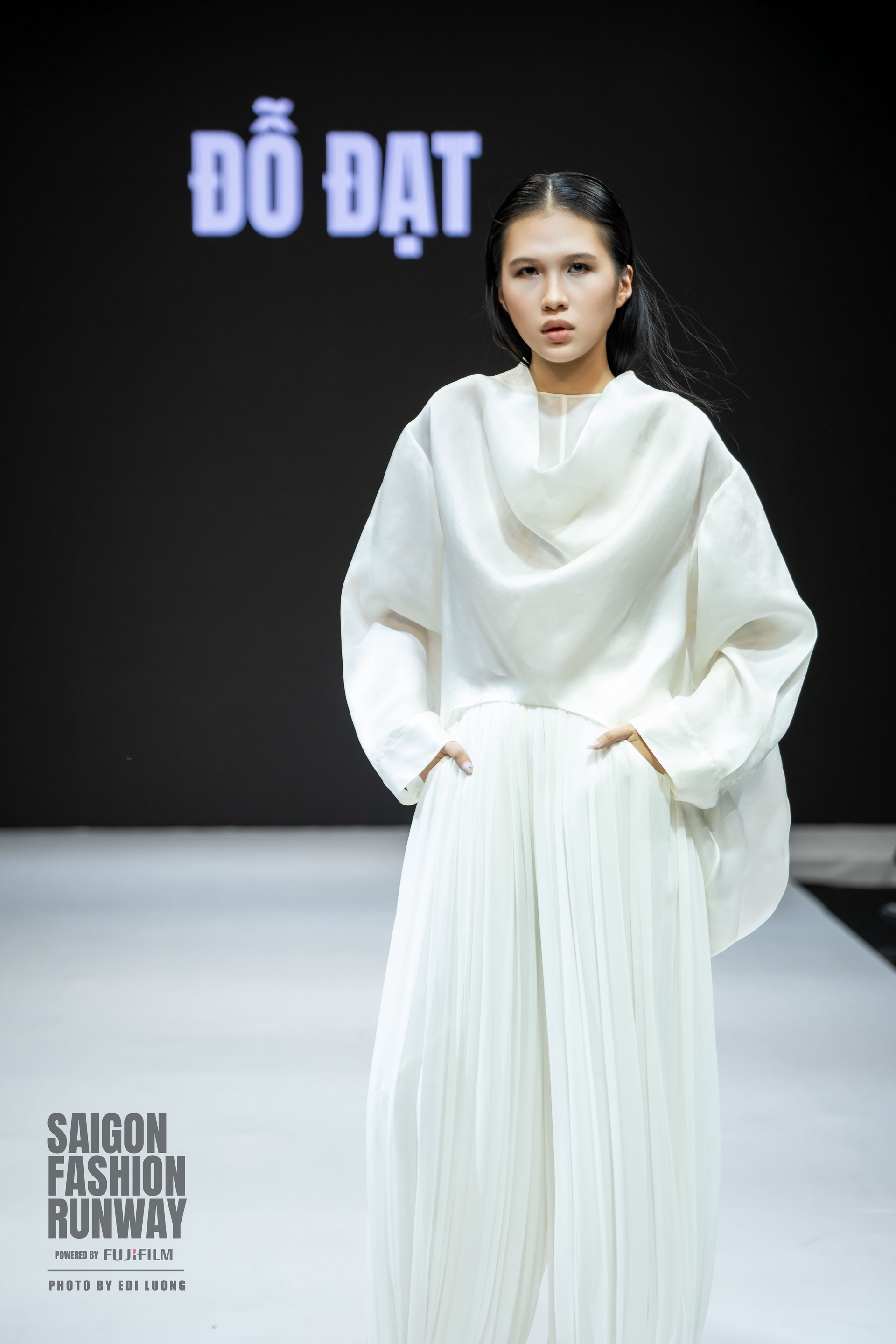Hinh anh Bản sắc Việt họa nét đương đại trong VLU COLLECTIVE: K28TT UNFOLD 25