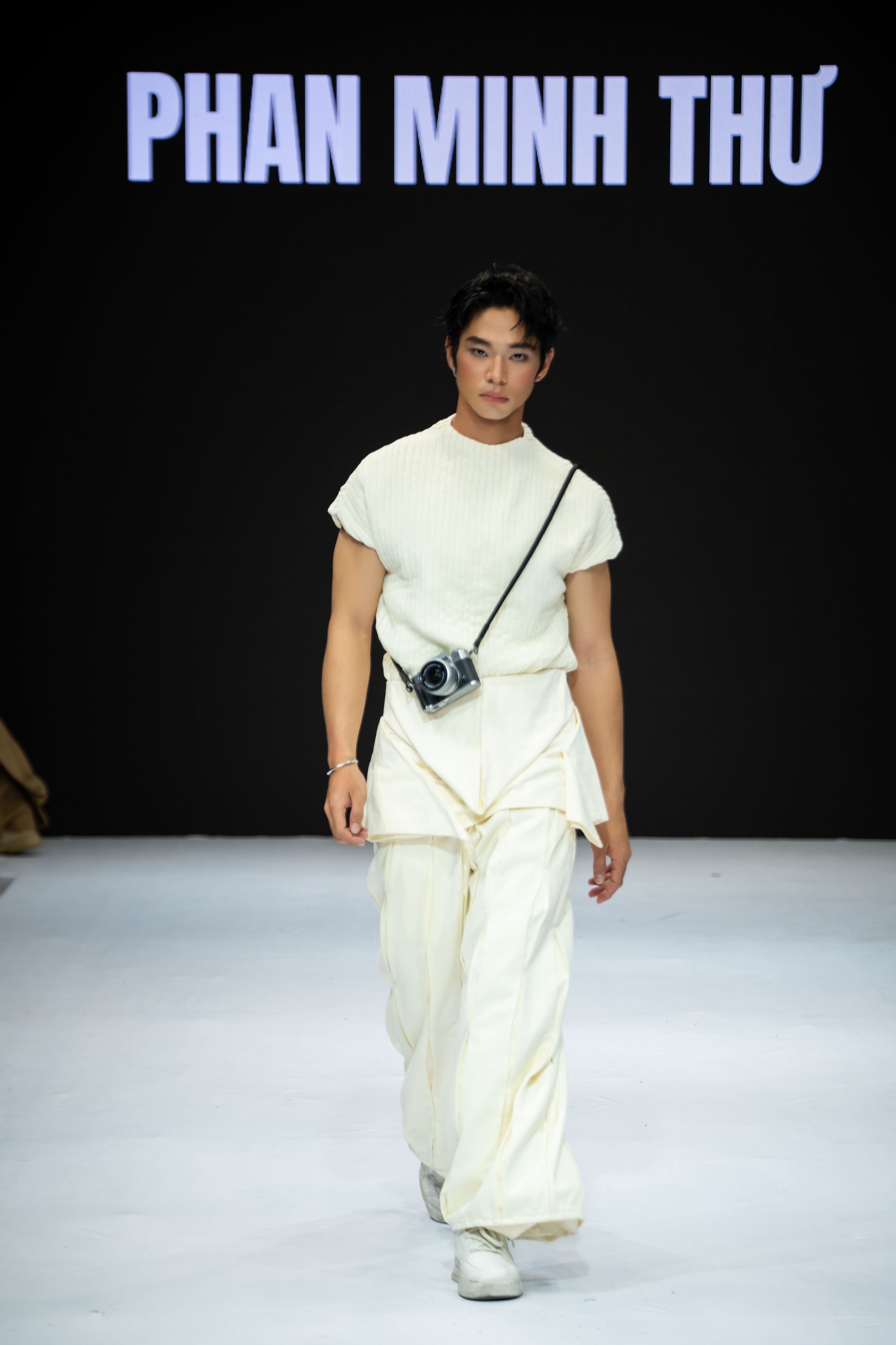Hinh anh Bản sắc Việt họa nét đương đại trong VLU COLLECTIVE: K28TT UNFOLD 31