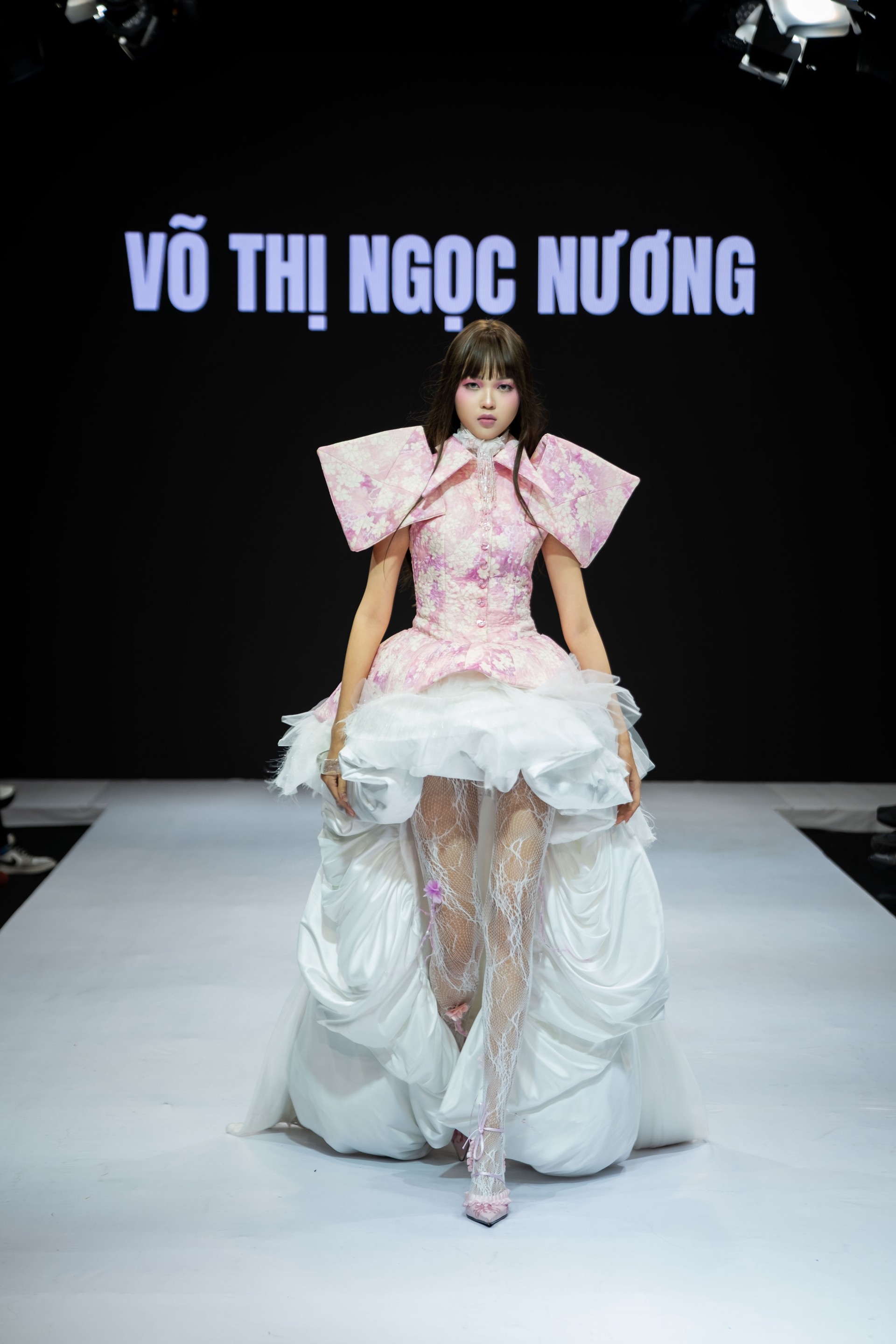 Hinh anh Bản sắc Việt họa nét đương đại trong VLU COLLECTIVE: K28TT UNFOLD 11