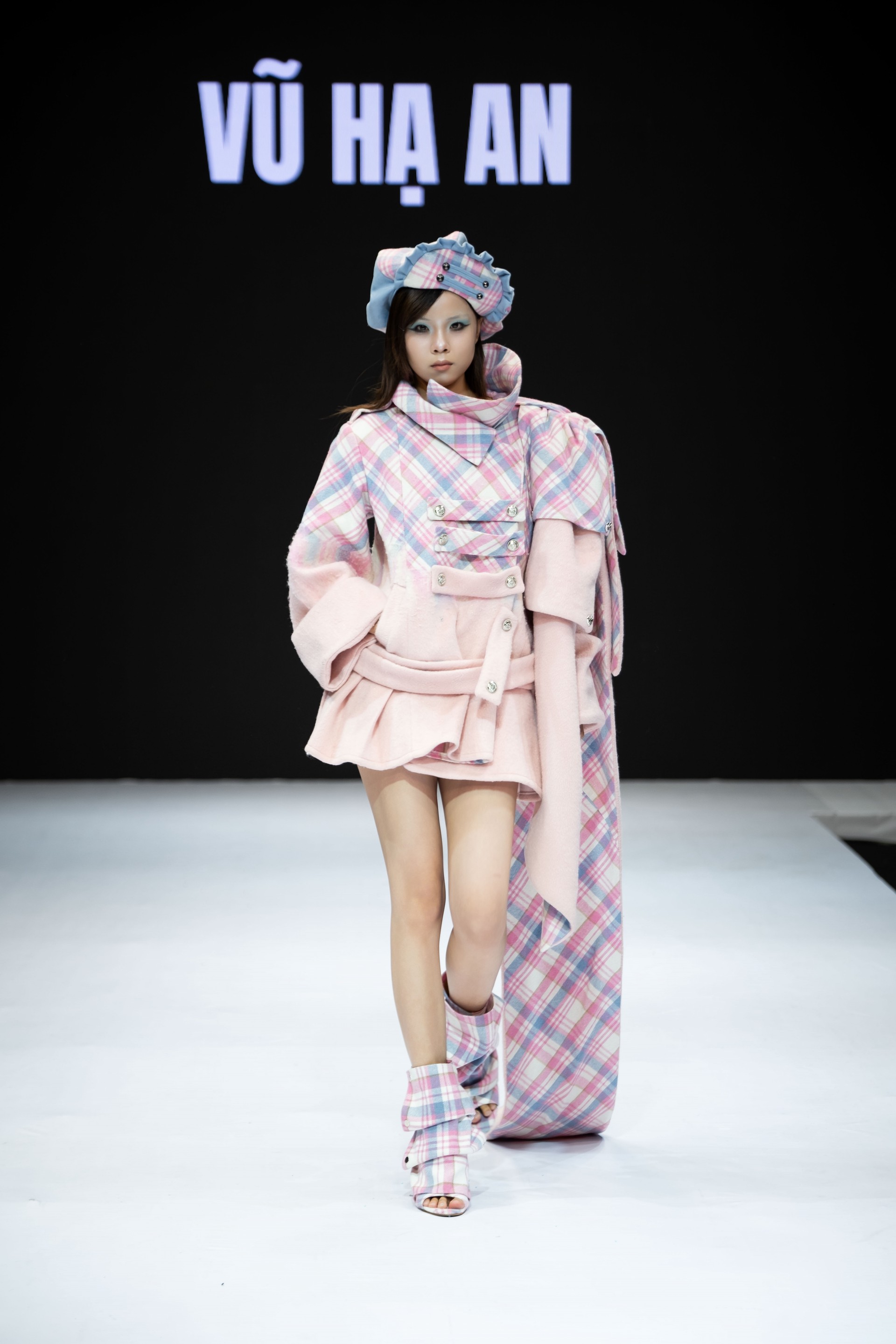Hinh anh Bản sắc Việt họa nét đương đại trong VLU COLLECTIVE: K28TT UNFOLD 29