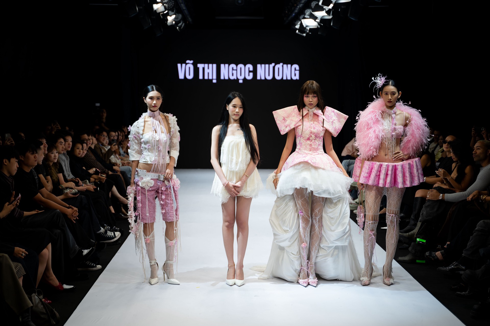 Hinh anh Bản sắc Việt họa nét đương đại trong VLU COLLECTIVE: K28TT UNFOLD 4