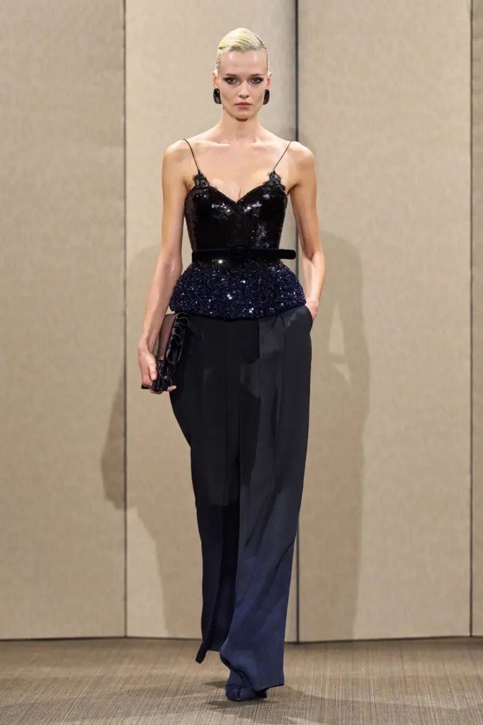 Hinh anh Giorgio Armani Privé Haute Couture FW26: Sau hoàng hôn, trời đêm lấp lánh tựa ngàn sao 8