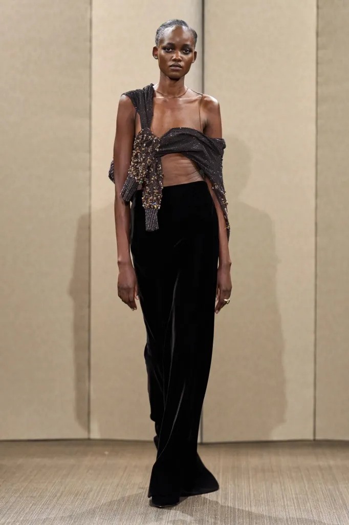Hinh anh Giorgio Armani Privé Haute Couture FW26: Sau hoàng hôn, trời đêm lấp lánh tựa ngàn sao 38