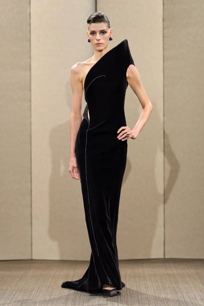 Hinh anh Giorgio Armani Privé Haute Couture FW26: Sau hoàng hôn, trời đêm lấp lánh tựa ngàn sao 47
