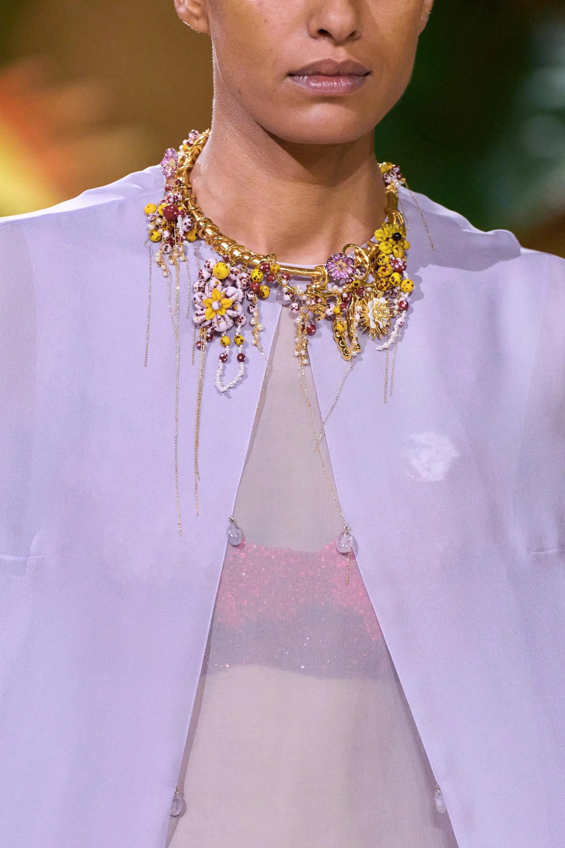 Hinh anh CHANEL Haute Couture FW26: “Kẻ mộng mơ” Matthieu Blazy kể chuyện cổ tích mang hình hài di sản  15
