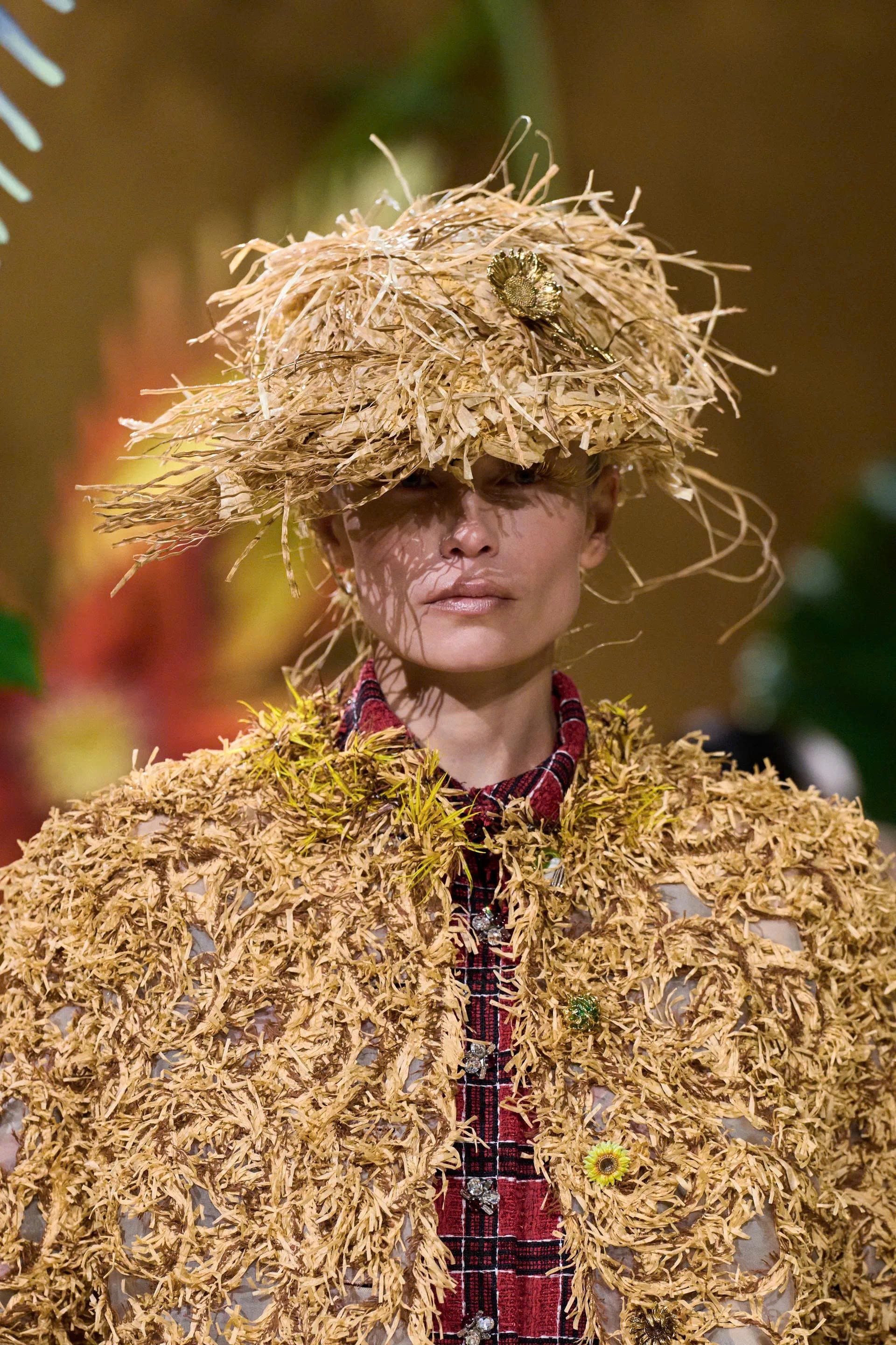 Hinh anh CHANEL Haute Couture FW26: “Kẻ mộng mơ” Matthieu Blazy kể chuyện cổ tích mang hình hài di sản  29