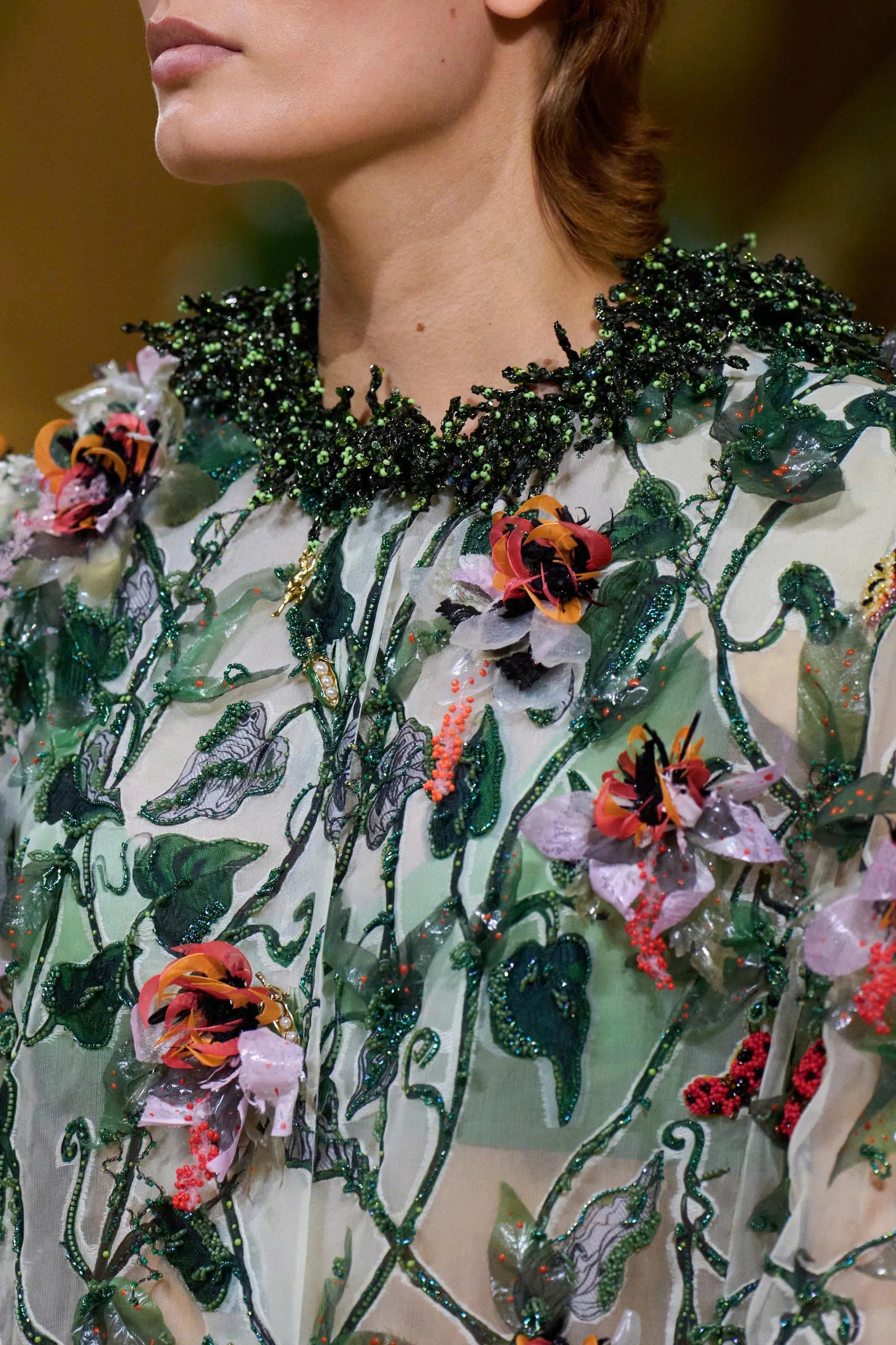 Hinh anh CHANEL Haute Couture FW26: “Kẻ mộng mơ” Matthieu Blazy kể chuyện cổ tích mang hình hài di sản  35
