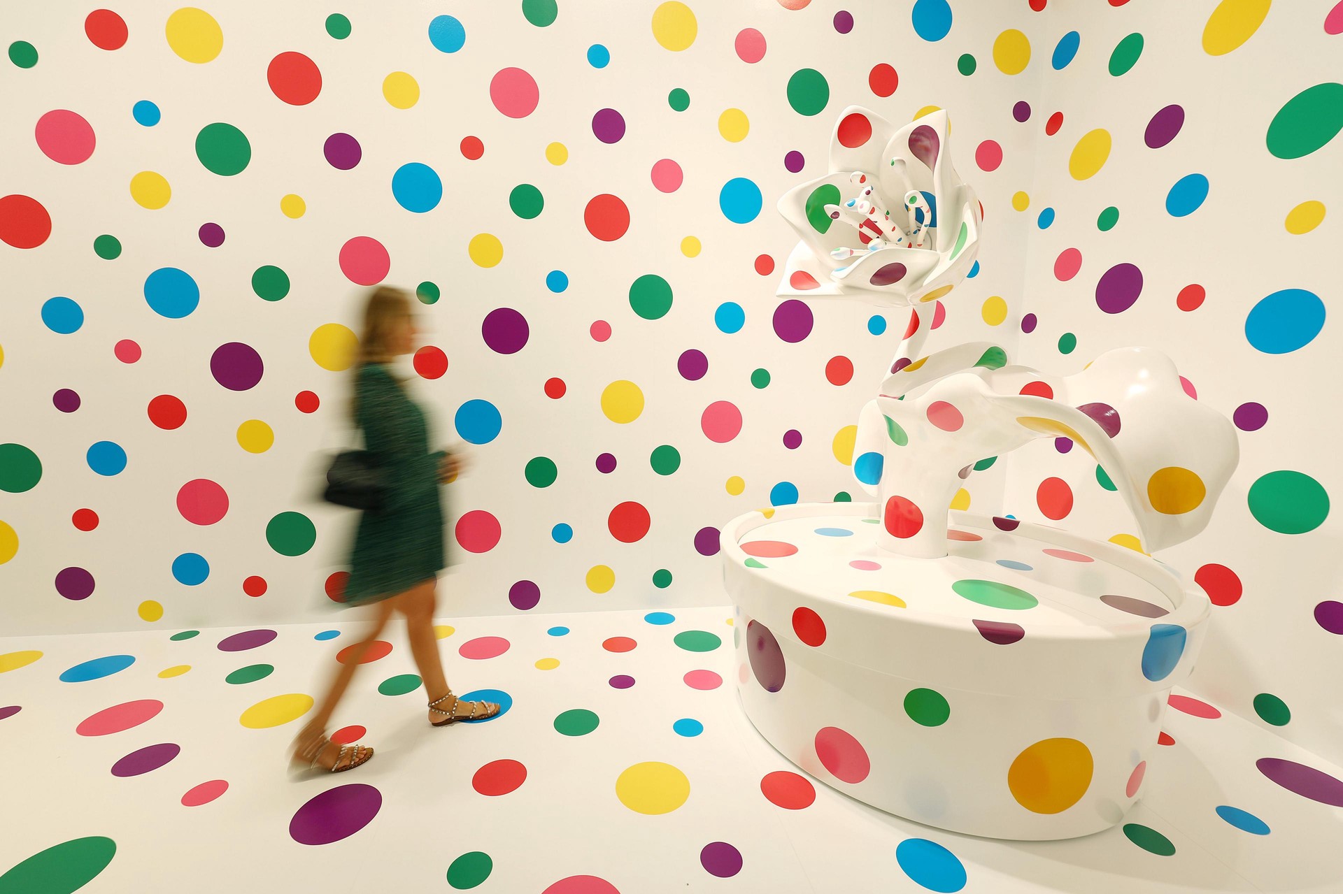 Hinh anh Yayoi Kusama và vũ trụ không hồi kết của di sản chấm bi 4