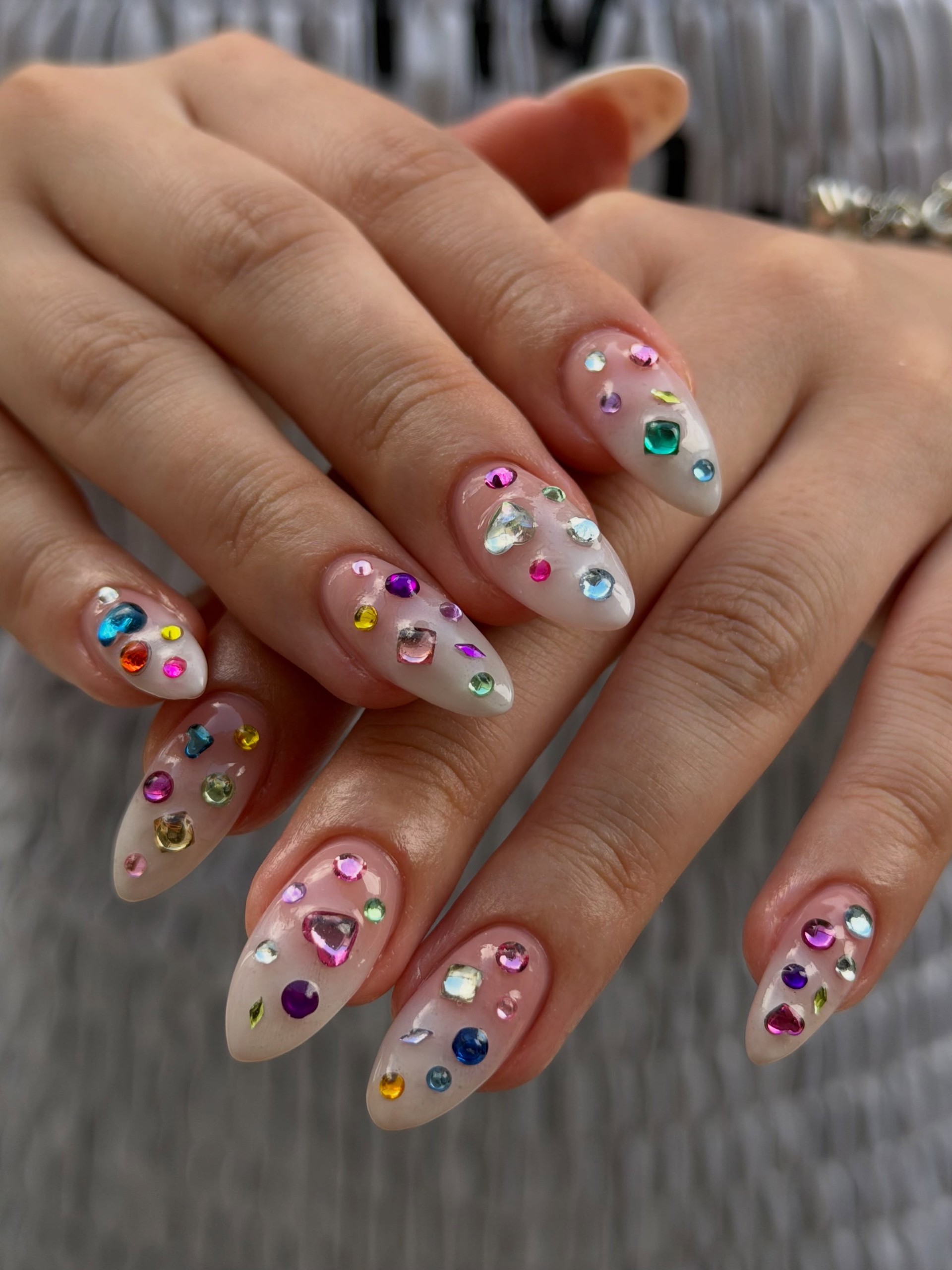 Hinh anh Bedazzled: Từ chiếc bánh kem của Kylie Jenner đến micro trend phủ sóng mạng xã hội 4