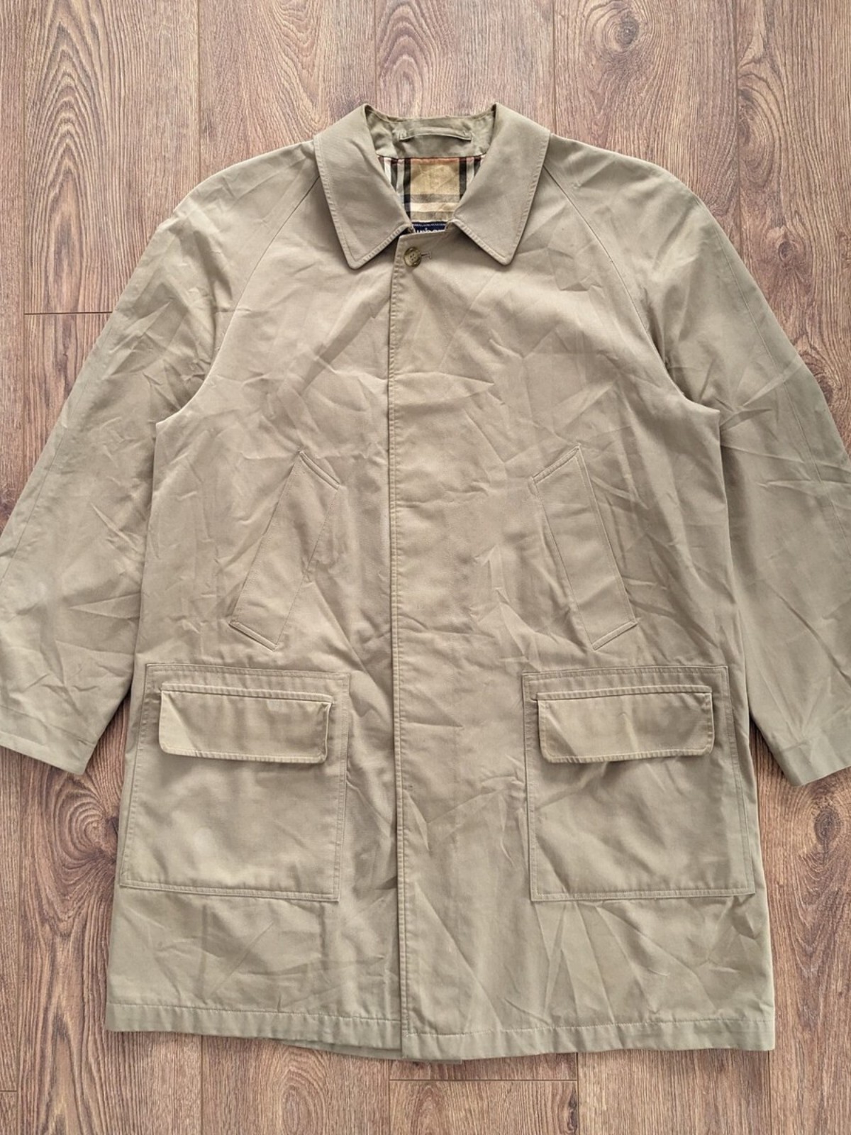 Hinh anh Trench coat: Chiếc áo bước ra từ khói lửa chiến tranh của Burberry 4