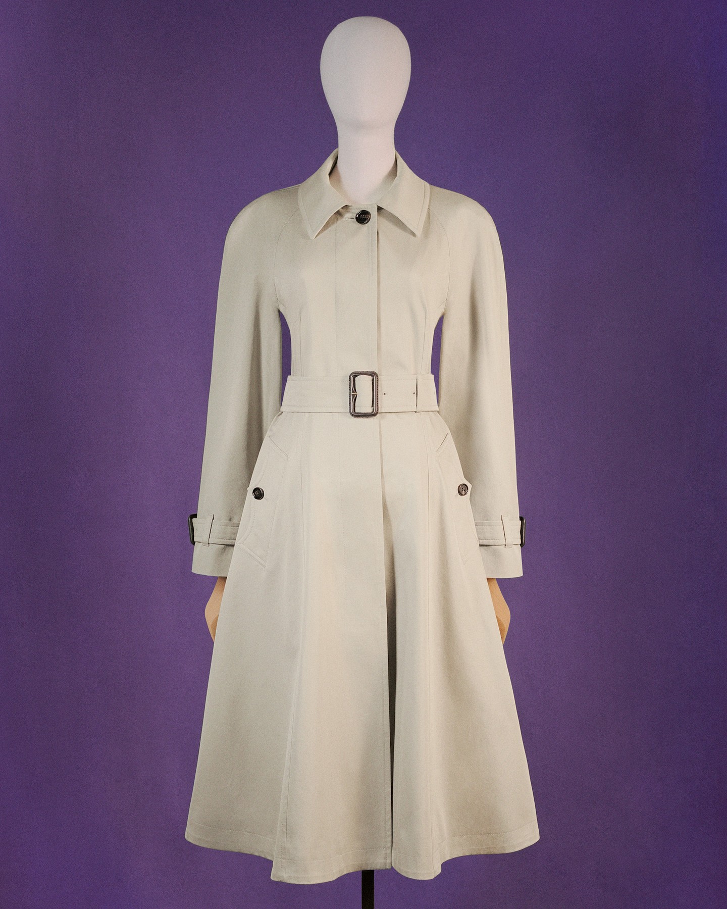 Hinh anh Trench coat: Chiếc áo bước ra từ khói lửa chiến tranh của Burberry 5