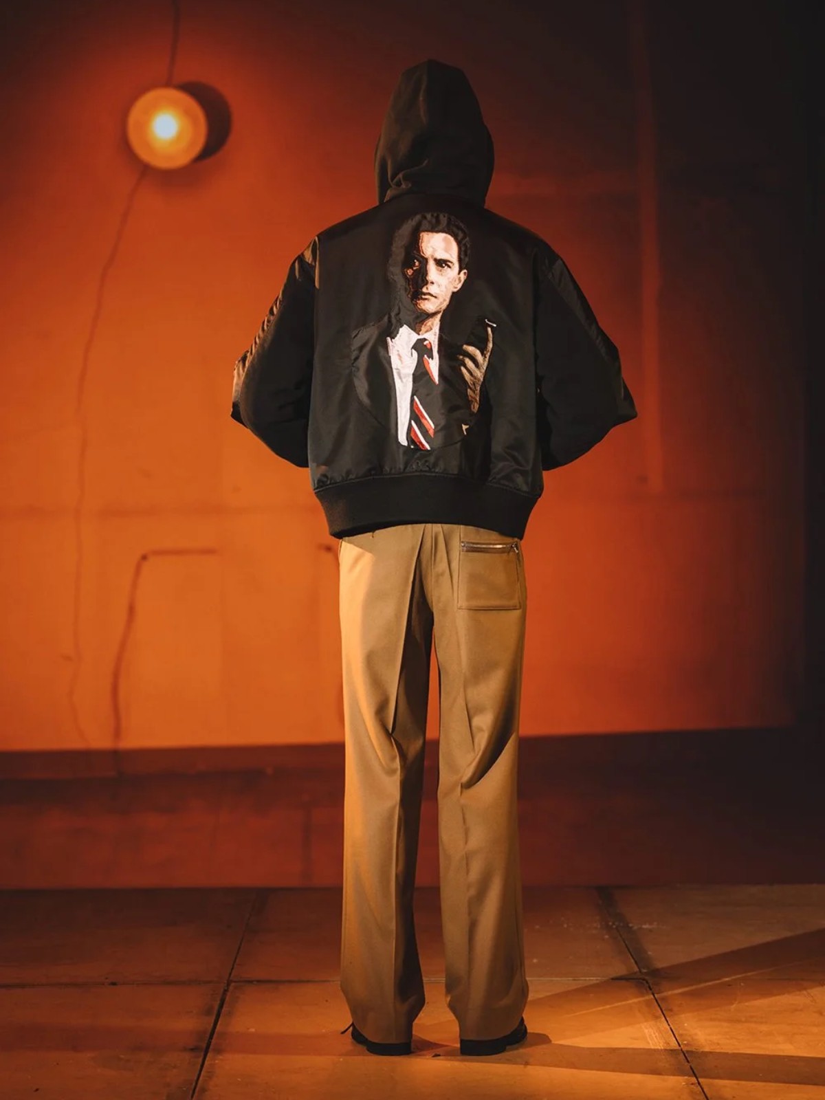 Hinh anh Vì sao thời trang mãi mê đắm vũ trụ điện ảnh của David Lynch? 34