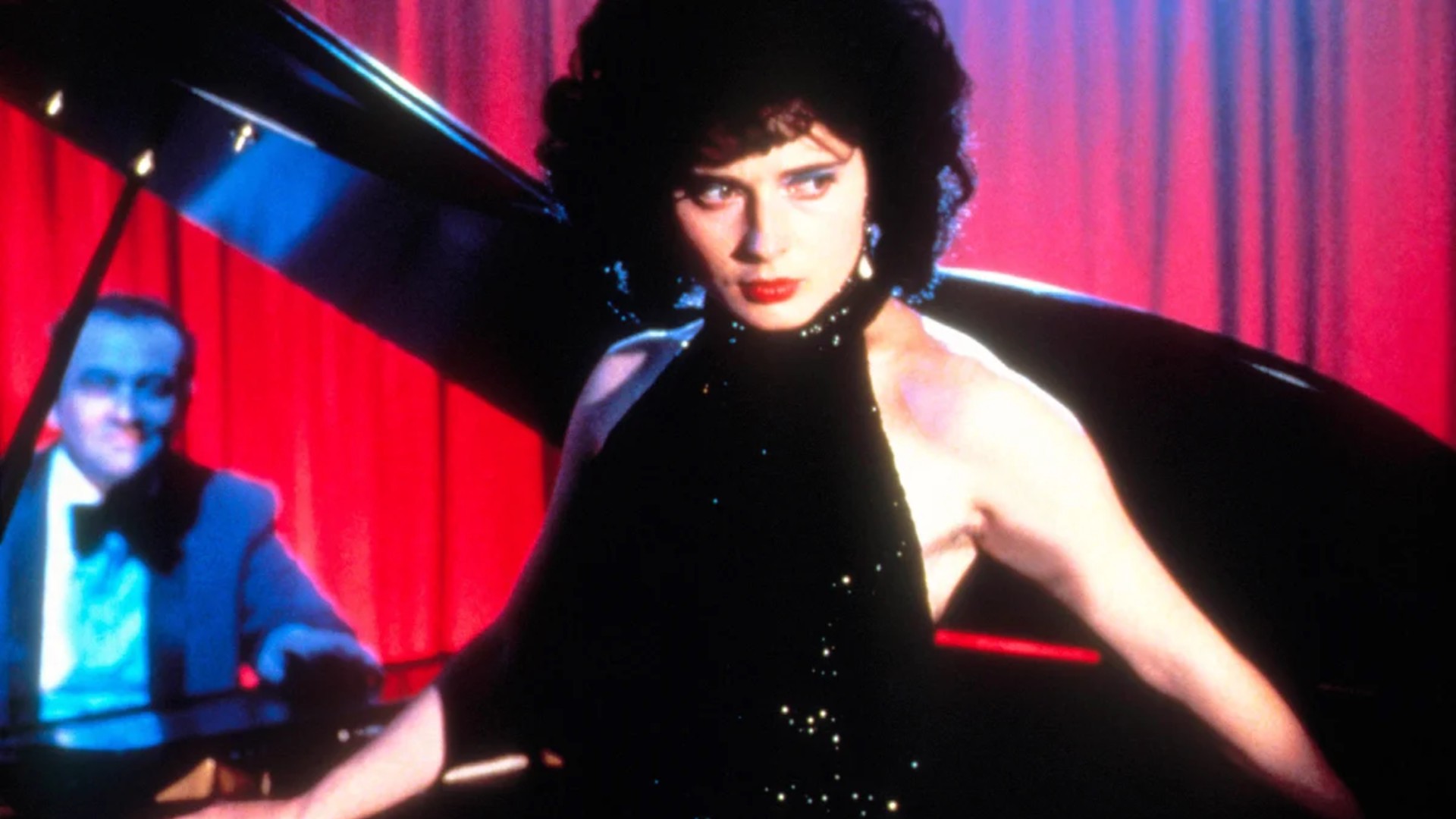 Hinh anh Vì sao thời trang mãi mê đắm vũ trụ điện ảnh của David Lynch? 6