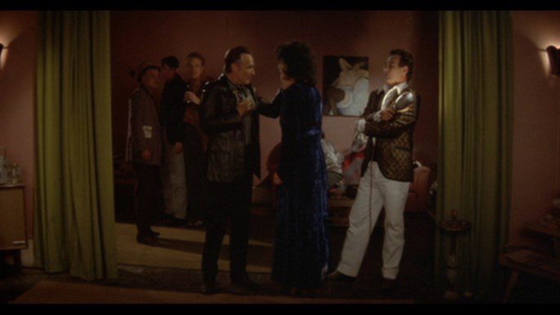 Hinh anh Vì sao thời trang mãi mê đắm vũ trụ điện ảnh của David Lynch? 7