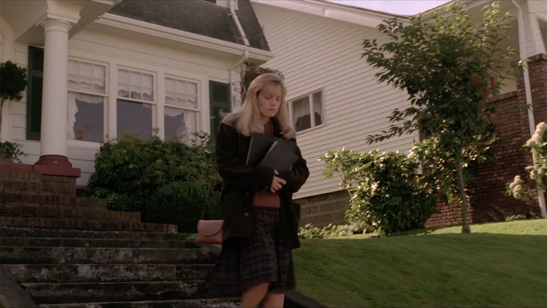 Hinh anh Vì sao thời trang mãi mê đắm vũ trụ điện ảnh của David Lynch? 17