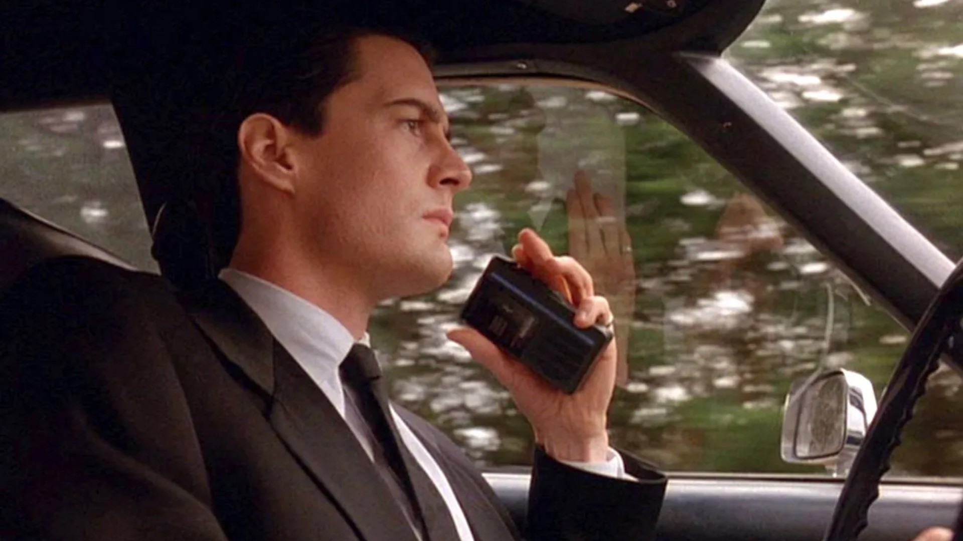 Hinh anh Vì sao thời trang mãi mê đắm vũ trụ điện ảnh của David Lynch? 19