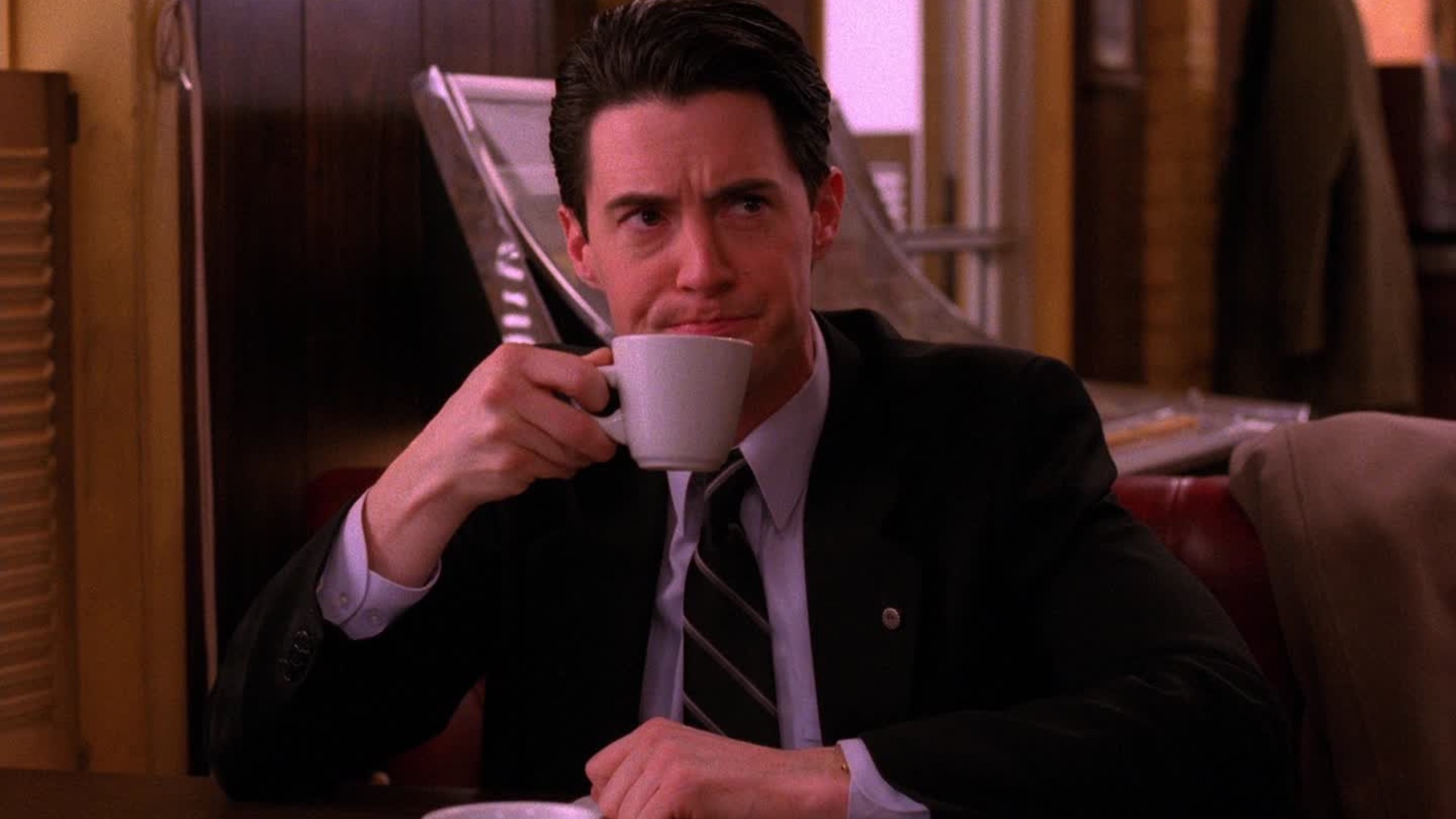 Hinh anh Vì sao thời trang mãi mê đắm vũ trụ điện ảnh của David Lynch? 20