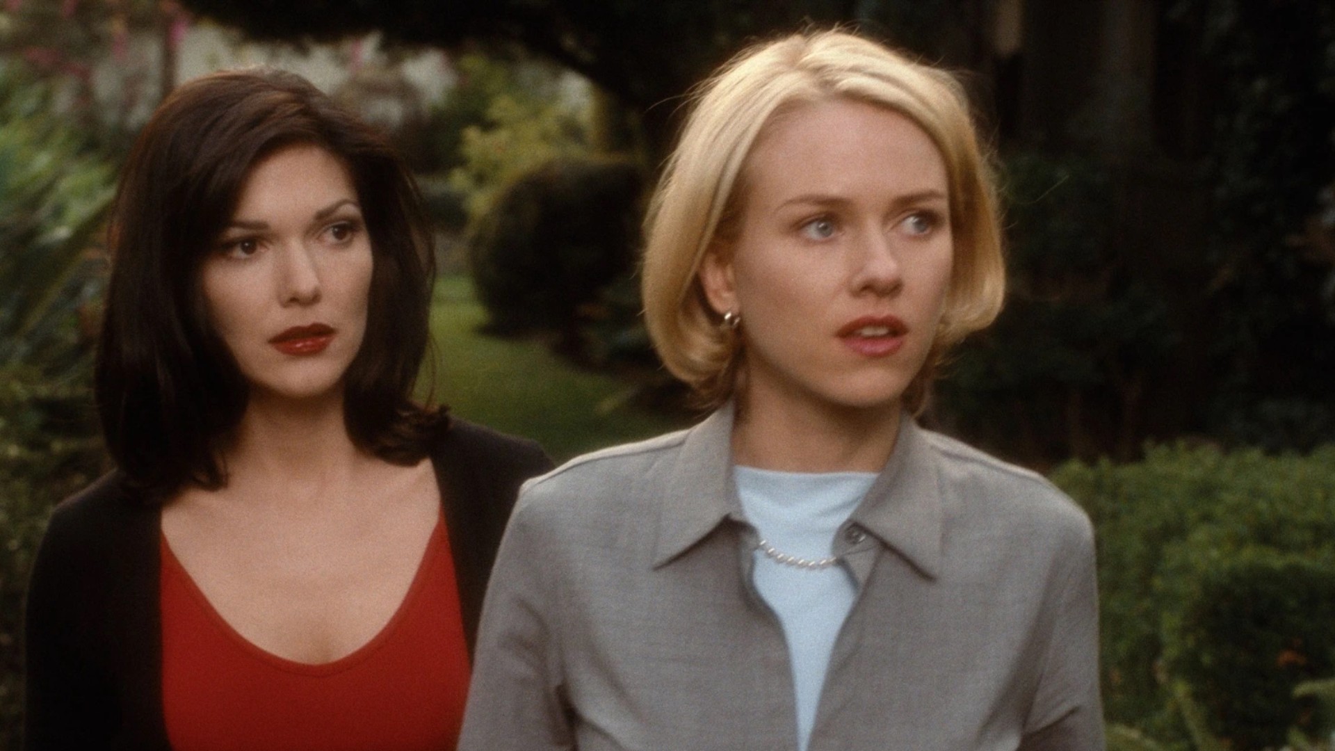 Hinh anh Vì sao thời trang mãi mê đắm vũ trụ điện ảnh của David Lynch? 43