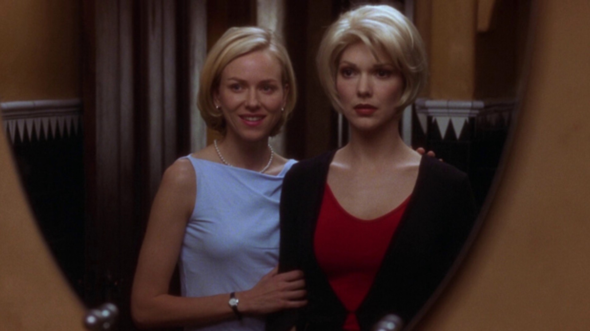 Hinh anh Vì sao thời trang mãi mê đắm vũ trụ điện ảnh của David Lynch? 44
