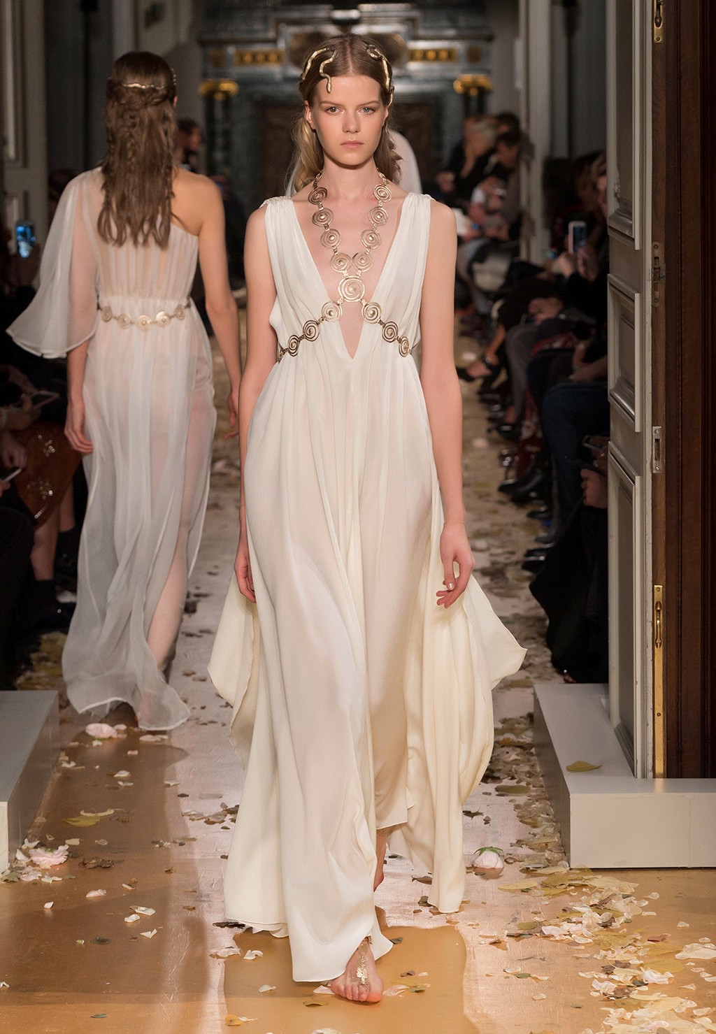 Hinh anh Greek Goddess: Nguồn cảm hứng chưa bao giờ cũ của các nhà mốt 37