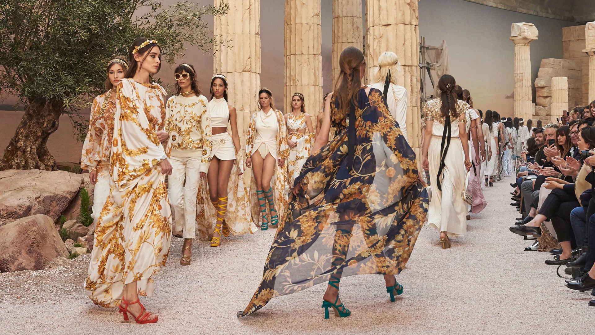 Hinh anh Greek Goddess: Nguồn cảm hứng chưa bao giờ cũ của các nhà mốt 40