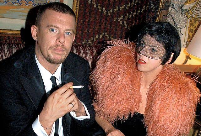 Hinh anh Isabella Blow: Những chiếc nón, biên tập viên và một nàng thơ vĩnh cữu 11