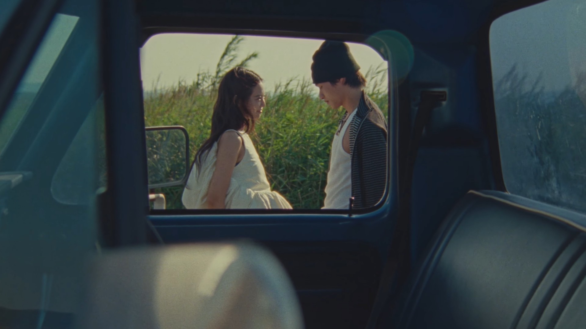 Hinh anh Cơn cảm nắng nhất thời trong "Less Than A Lover" của Jennie 7