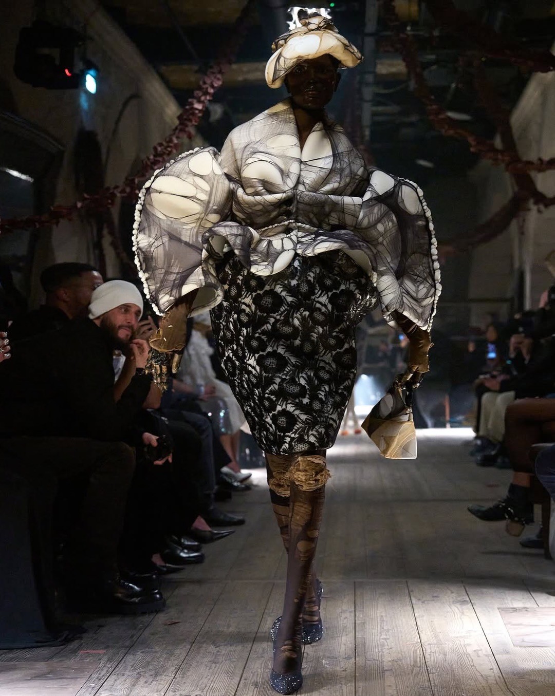 Hinh anh Met Gala 2027 tôn vinh thiên tài tai tiếng John Galliano 18