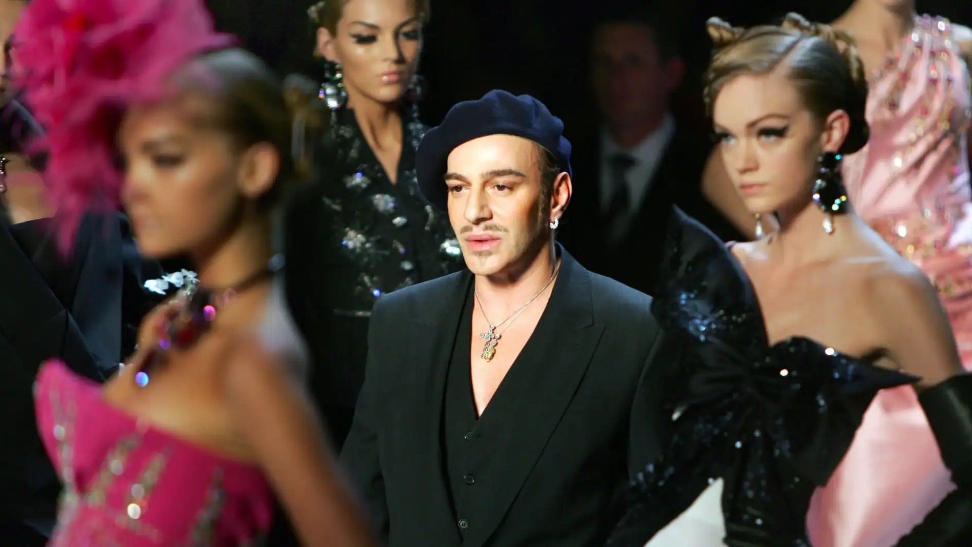The Met hủy kế hoạch triển lãm hồi tưởng về John Galliano