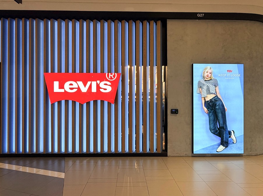Hinh anh Rosé (BLACKPINK) tự tay stylishing cho bộ sưu tập mới cùng Levi's 4