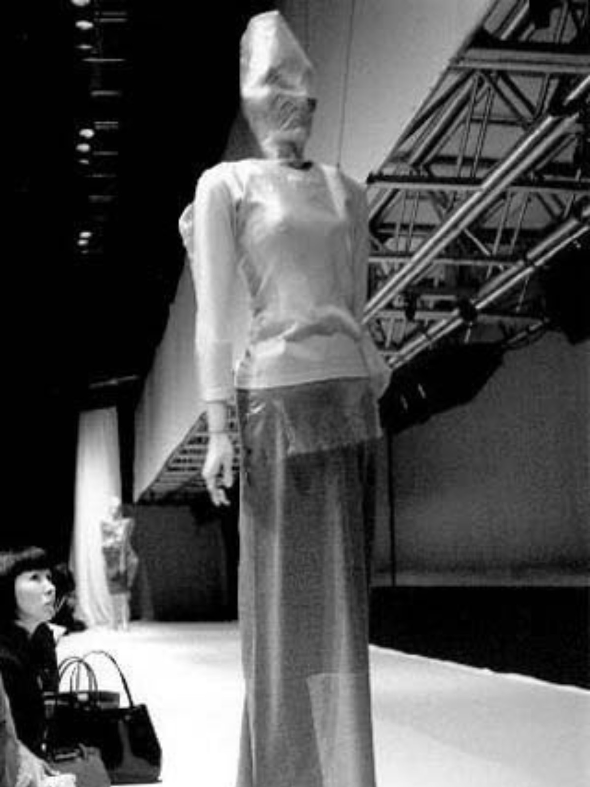 Hinh anh Thế giới âm thanh phía sau các show diễn thời trang 4