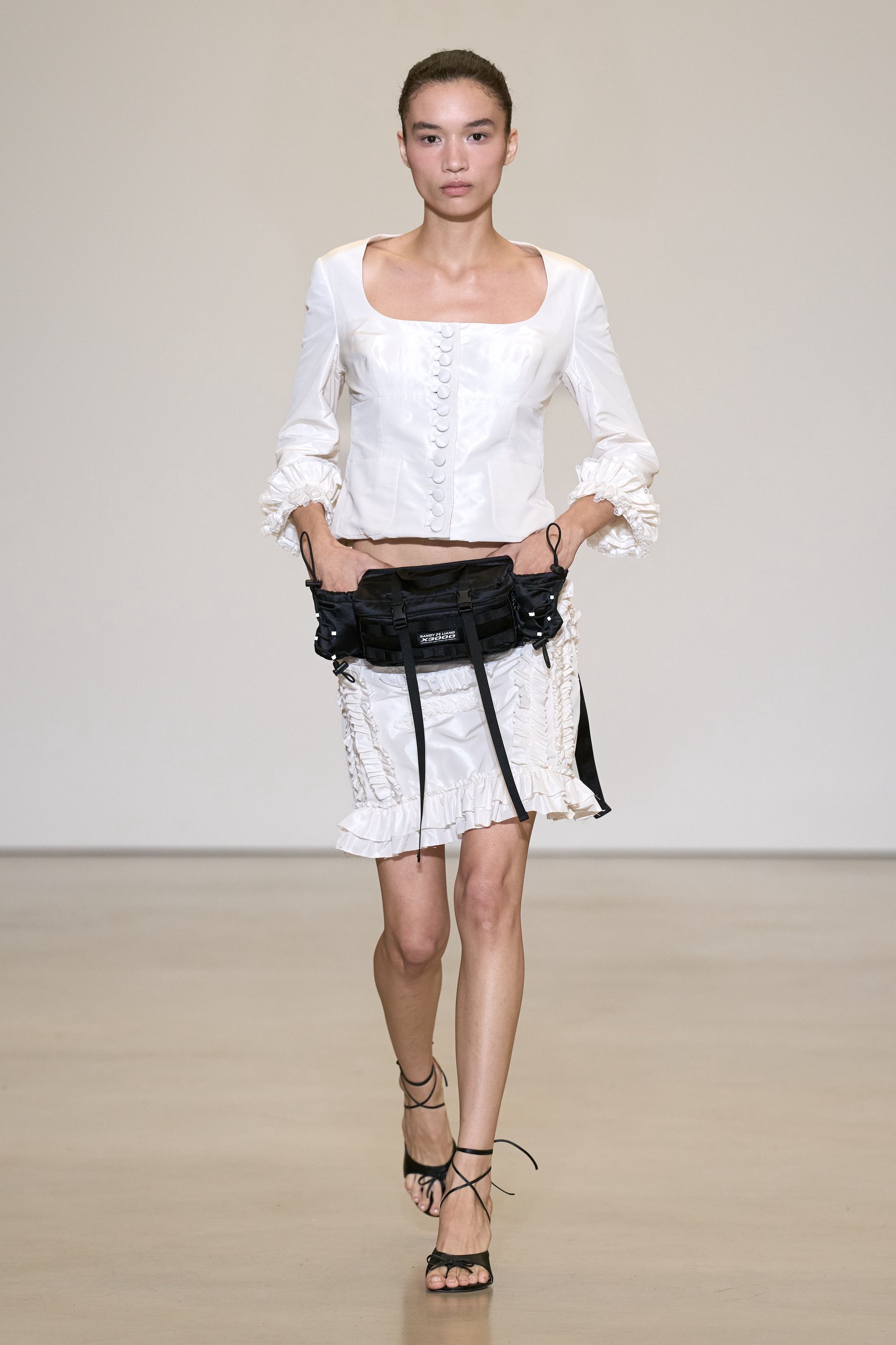 Hinh anh Xu hướng Phụ kiện NYFW Xuân Hè 2027: Lời khai từ với chủ nghĩa tối giản 22