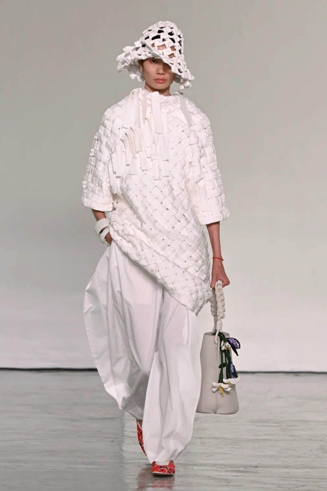 Hinh anh Bottega Veneta Xuân Hè 2027: Khúc giao mùa và lời tự tình của kỹ nghệ thủ công 14