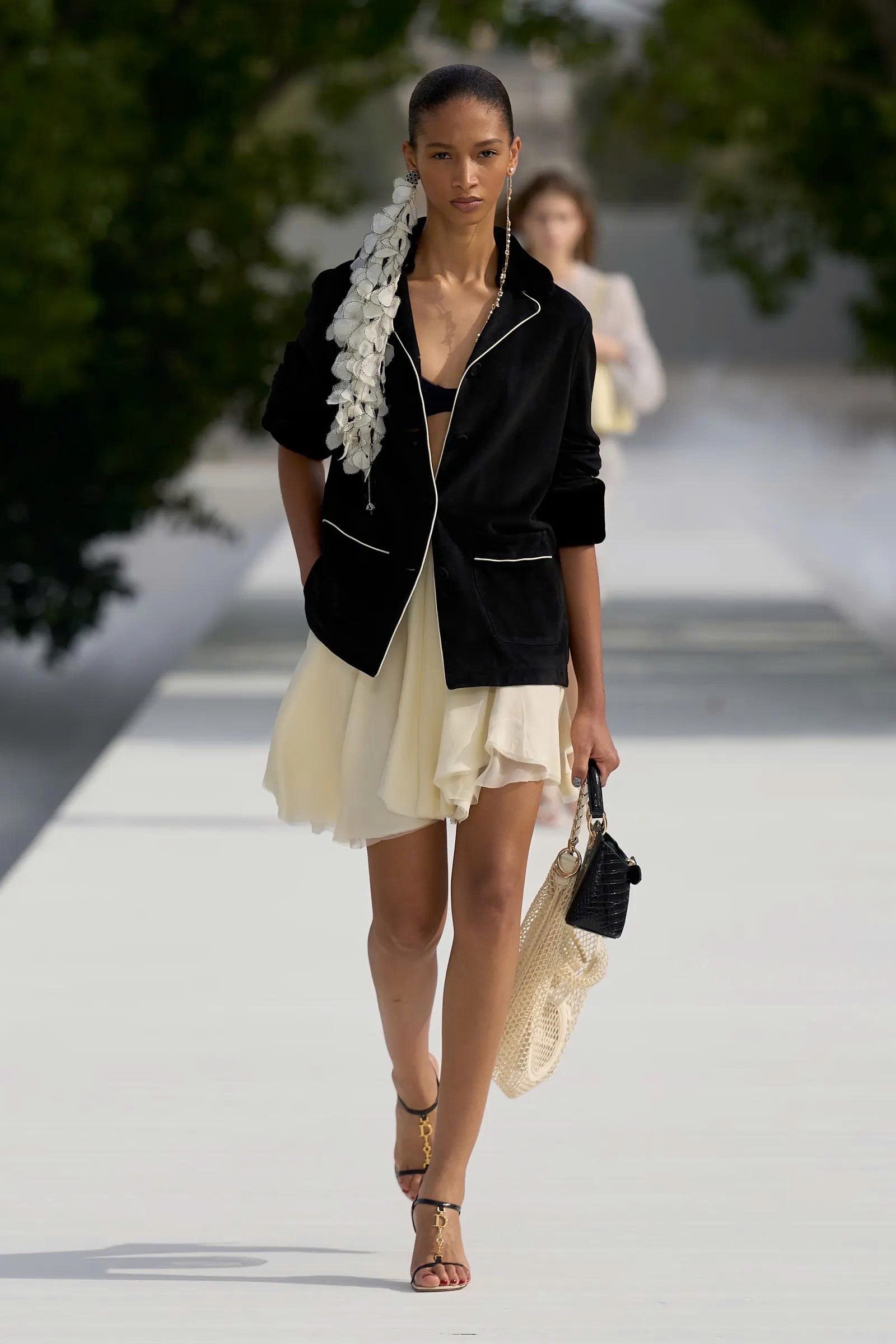Hinh anh Dior Women's Spring/Summer 2027: Tìm thấy vẻ đẹp trong những bất toàn của tự nhiên 5