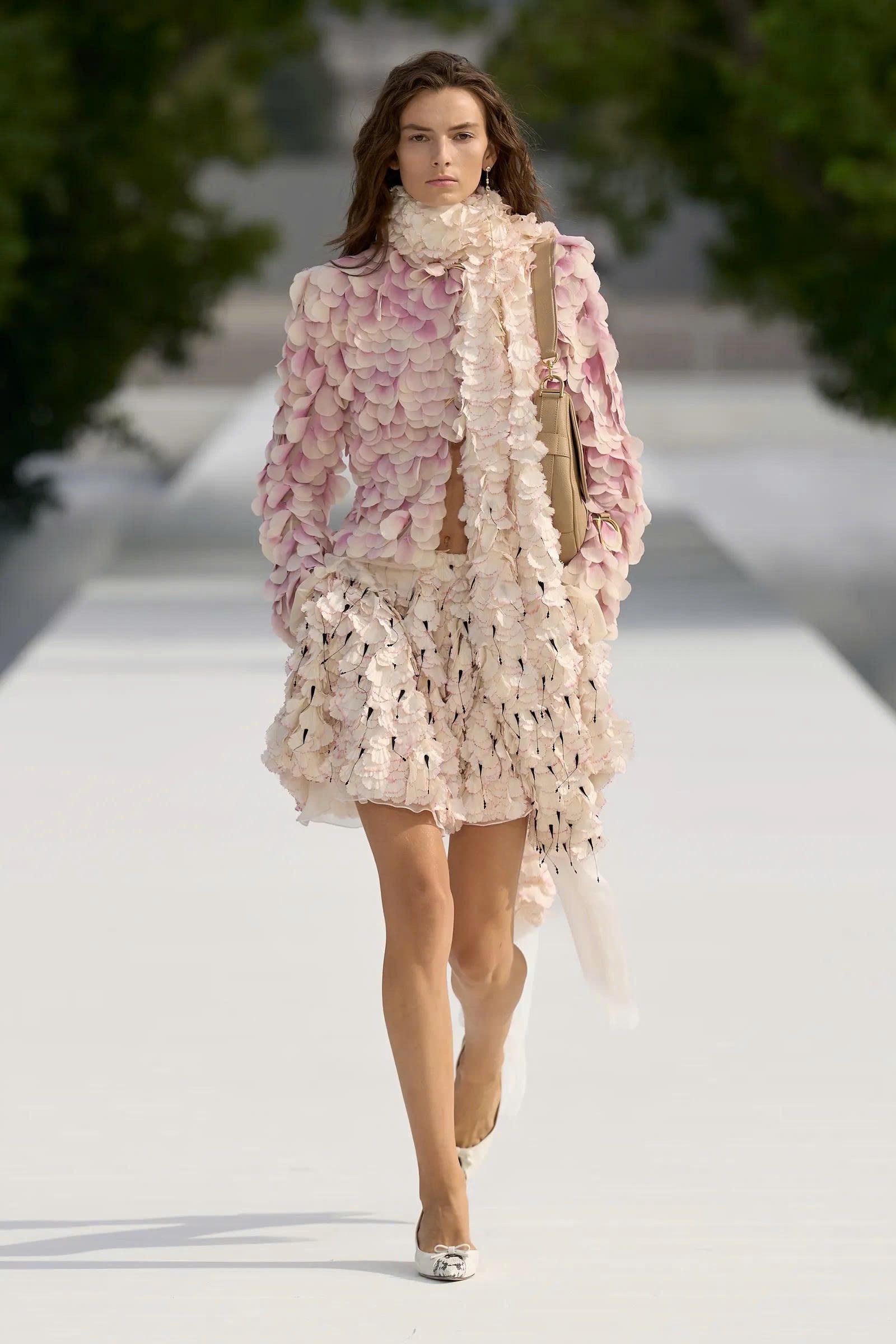 Hinh anh Dior Women's Spring/Summer 2027: Tìm thấy vẻ đẹp trong những bất toàn của tự nhiên 6