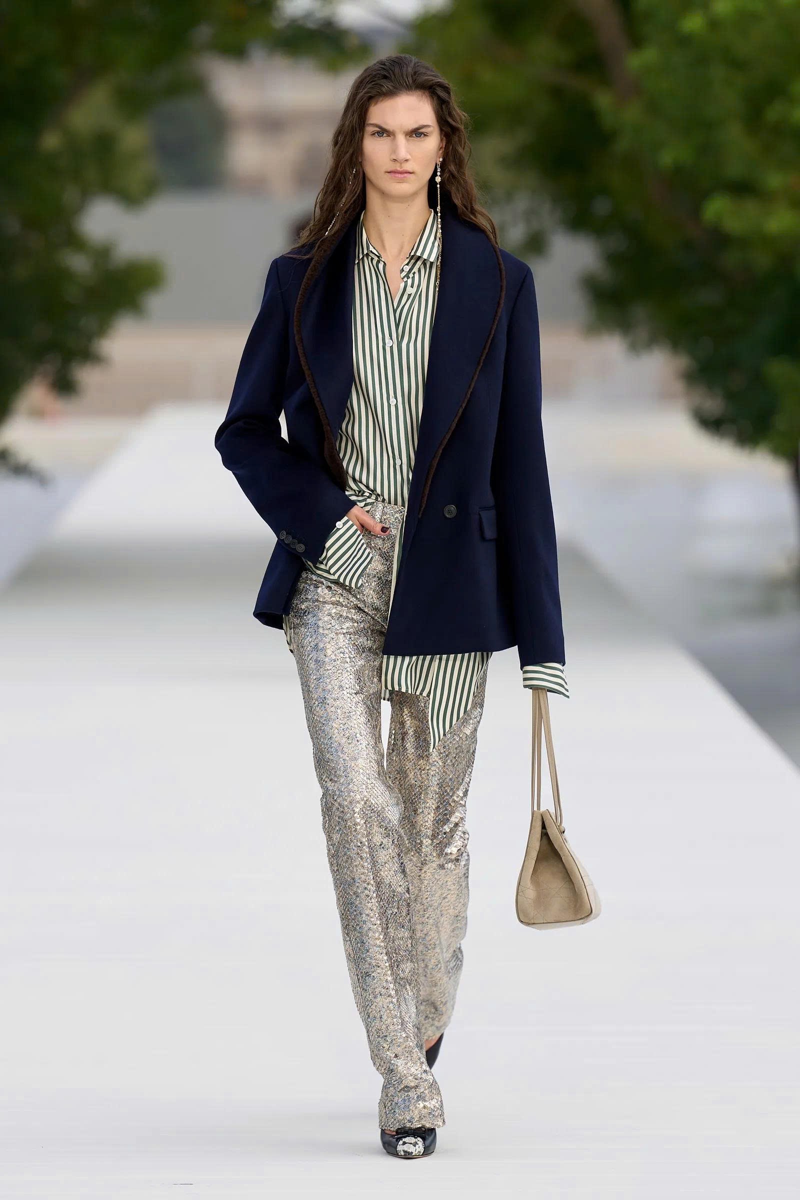 Hinh anh Dior Women's Spring/Summer 2027: Tìm thấy vẻ đẹp trong những bất toàn của tự nhiên 9