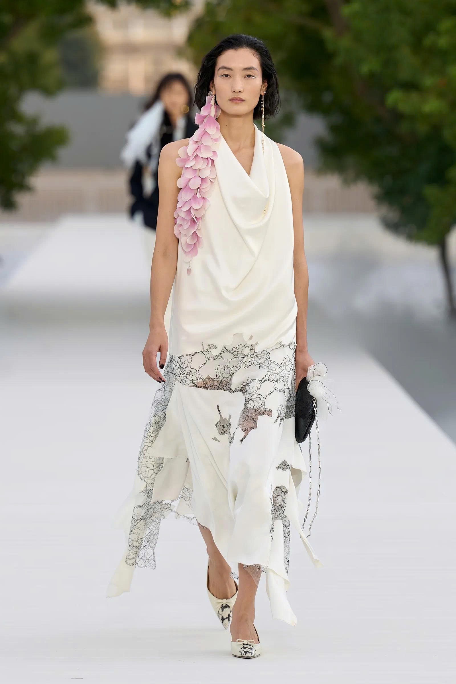 Hinh anh Dior Women's Spring/Summer 2027: Tìm thấy vẻ đẹp trong những bất toàn của tự nhiên 16