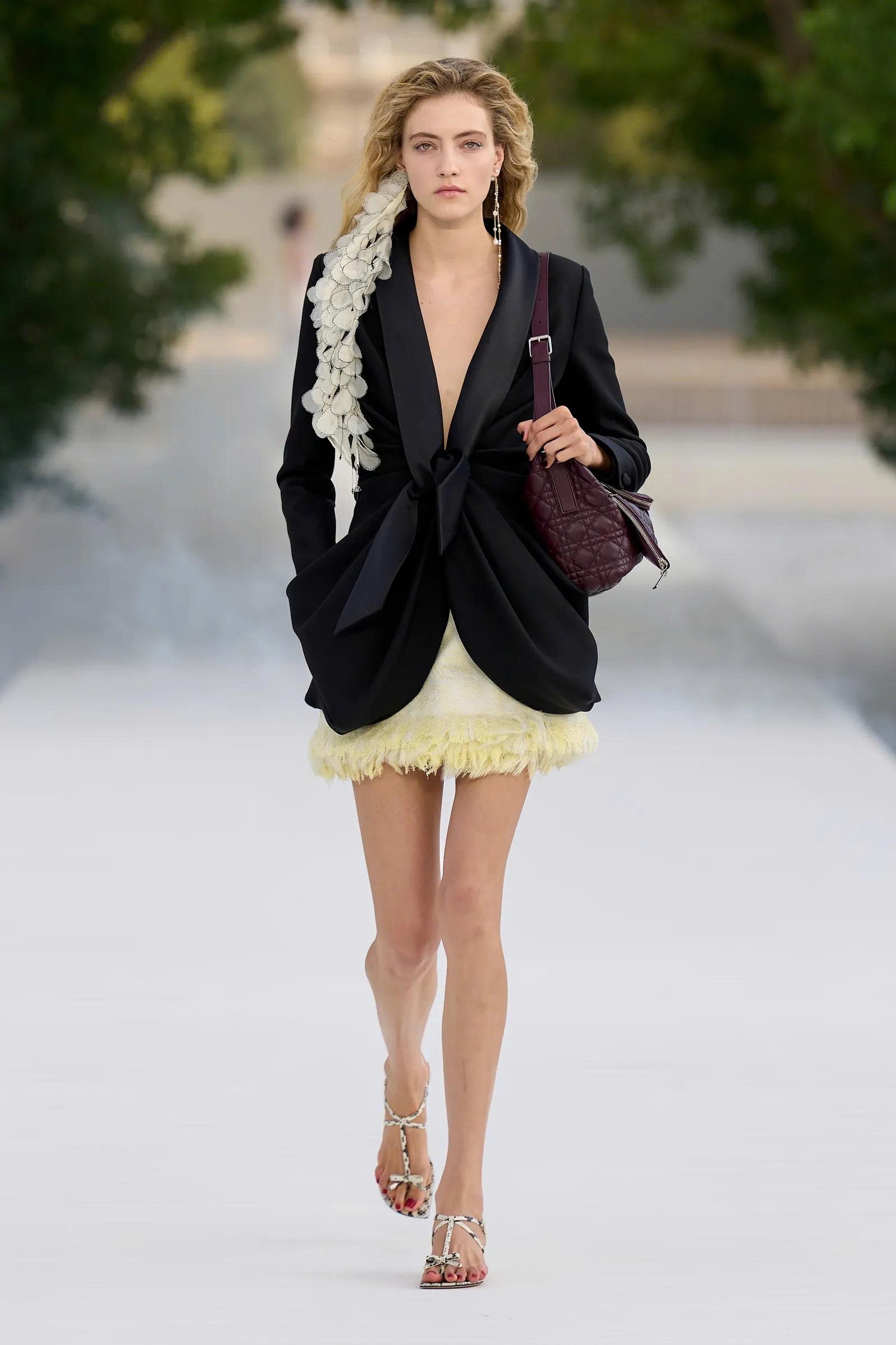 Hinh anh Dior Women's Spring/Summer 2027: Tìm thấy vẻ đẹp trong những bất toàn của tự nhiên 21