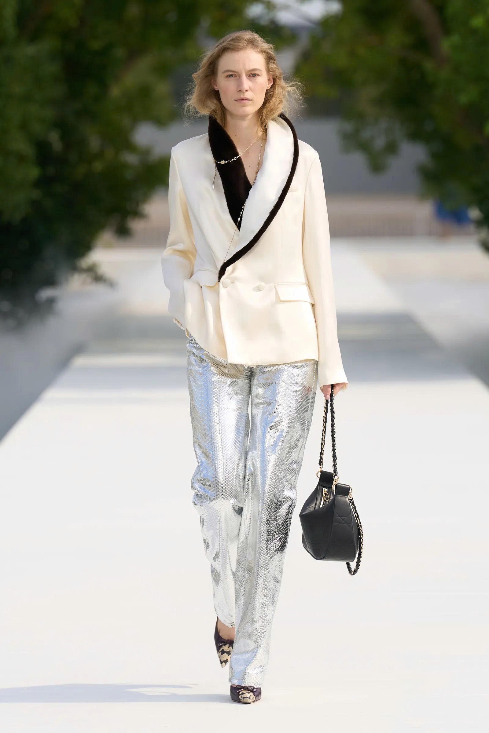 Hinh anh Dior Women's Spring/Summer 2027: Tìm thấy vẻ đẹp trong những bất toàn của tự nhiên 18
