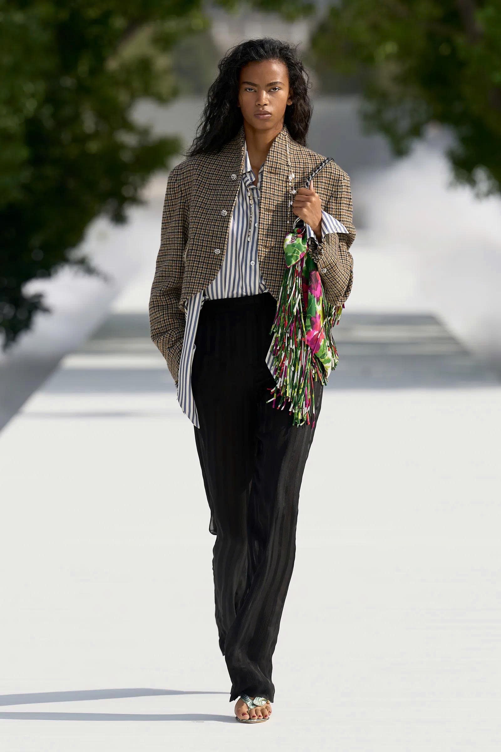 Hinh anh Dior Women's Spring/Summer 2027: Tìm thấy vẻ đẹp trong những bất toàn của tự nhiên 27