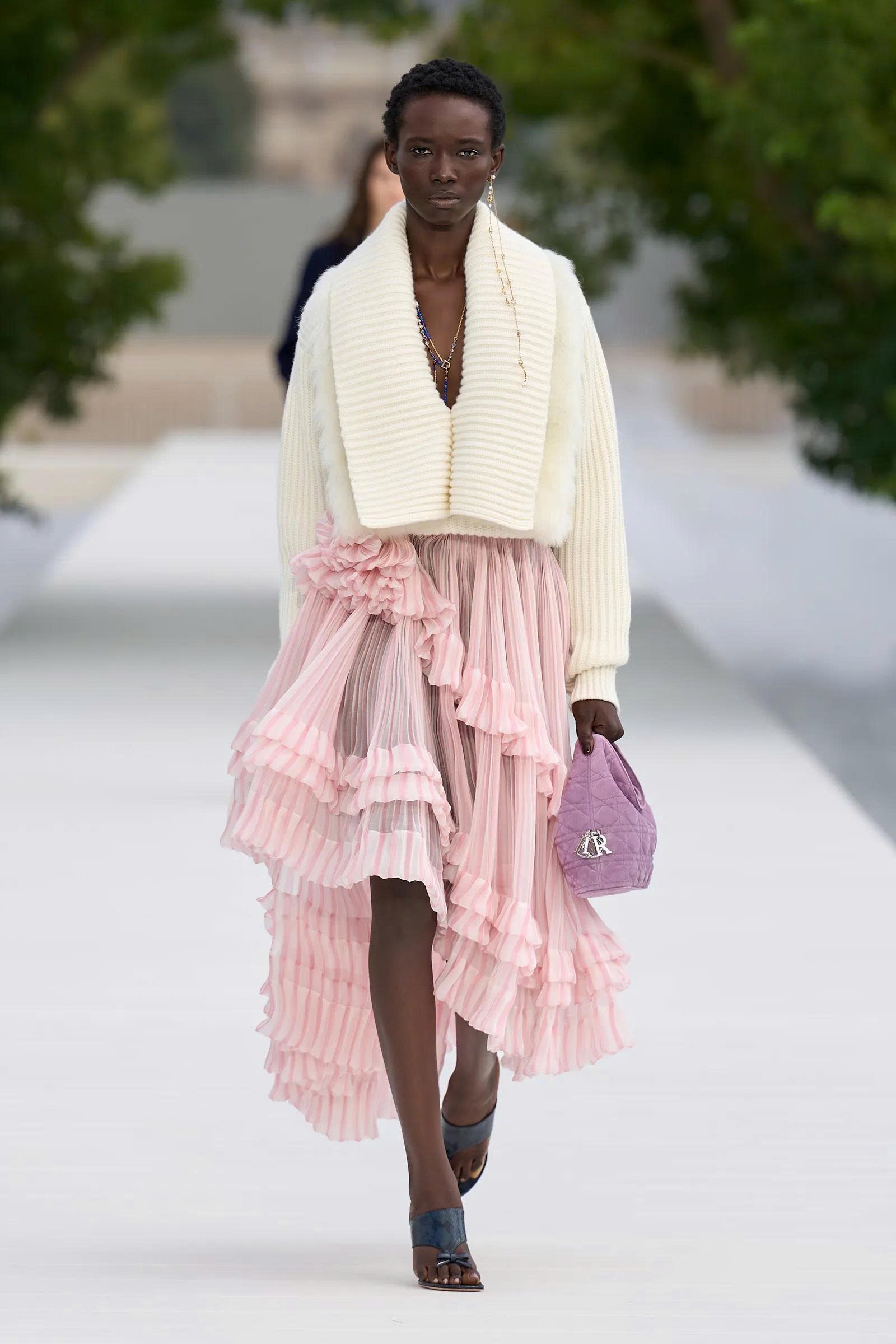 Hinh anh Dior Women's Spring/Summer 2027: Tìm thấy vẻ đẹp trong những bất toàn của tự nhiên 29