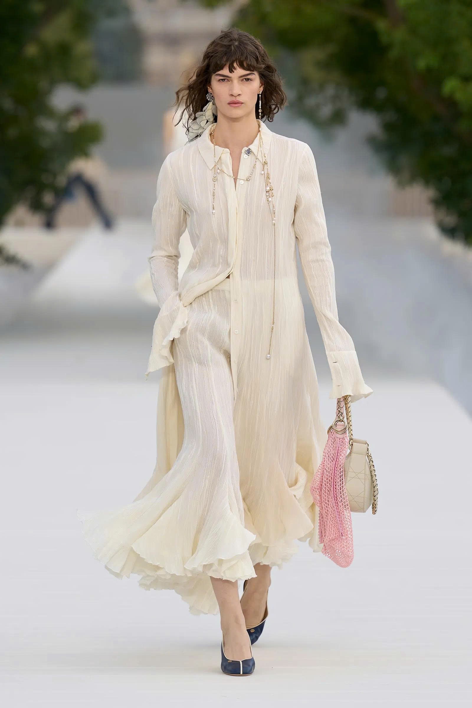 Hinh anh Dior Women's Spring/Summer 2027: Tìm thấy vẻ đẹp trong những bất toàn của tự nhiên 30